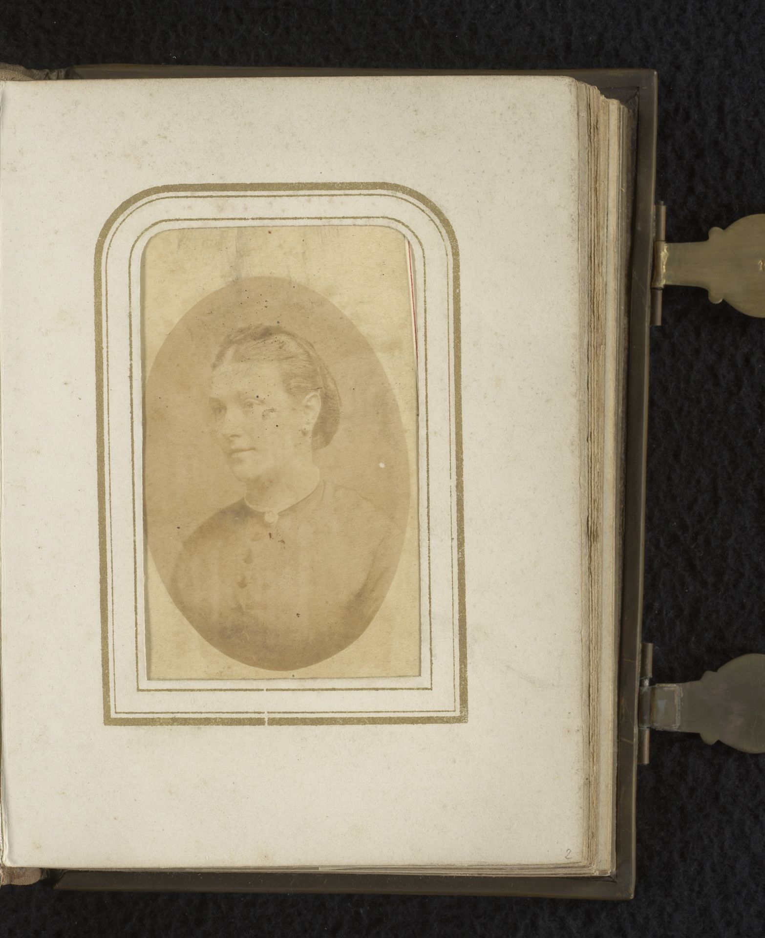 Portret van een vrouw by Friedrich Julius von Kolkow