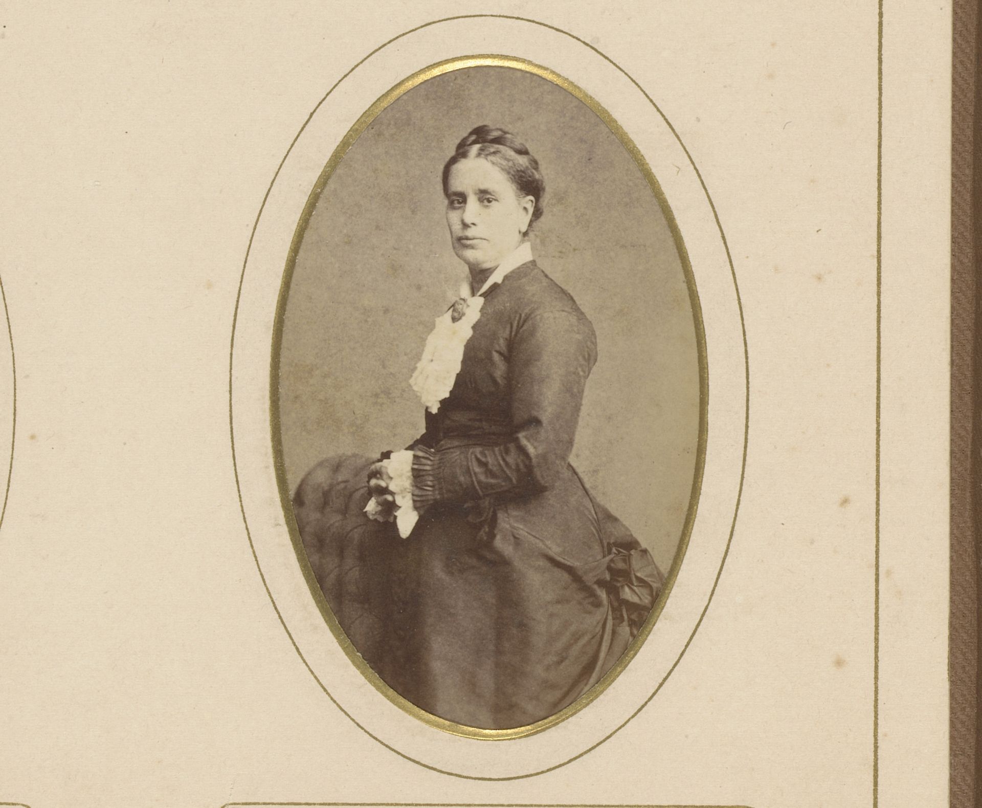 Portret van een vrouw by Johannes Wilhelmus Franciscus Offenberg