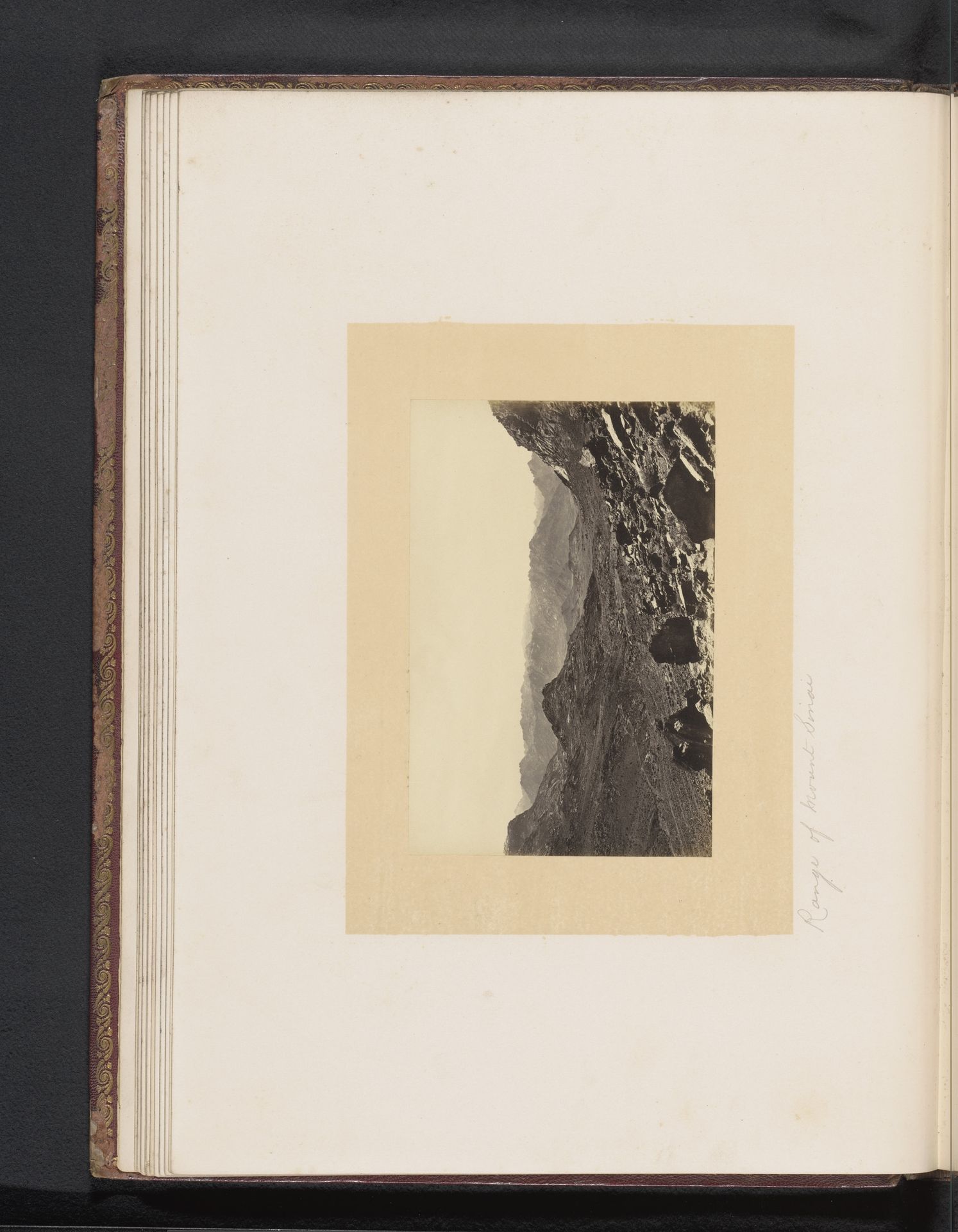 Gezicht op het Sinaïgebergte by Francis Frith