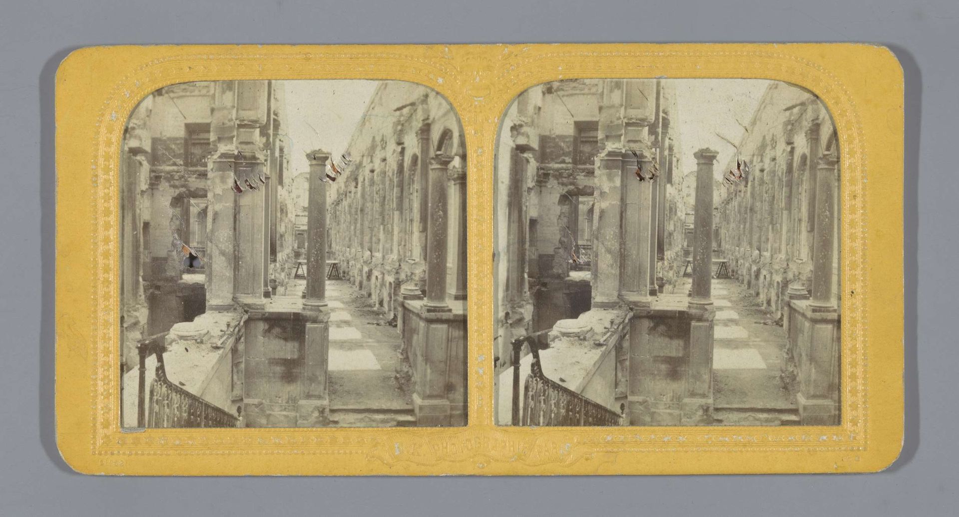 Ruïnes van de Rekenkamer in Parijs tijdens de Commune van Parijs in 1871 by Charles Dauvois