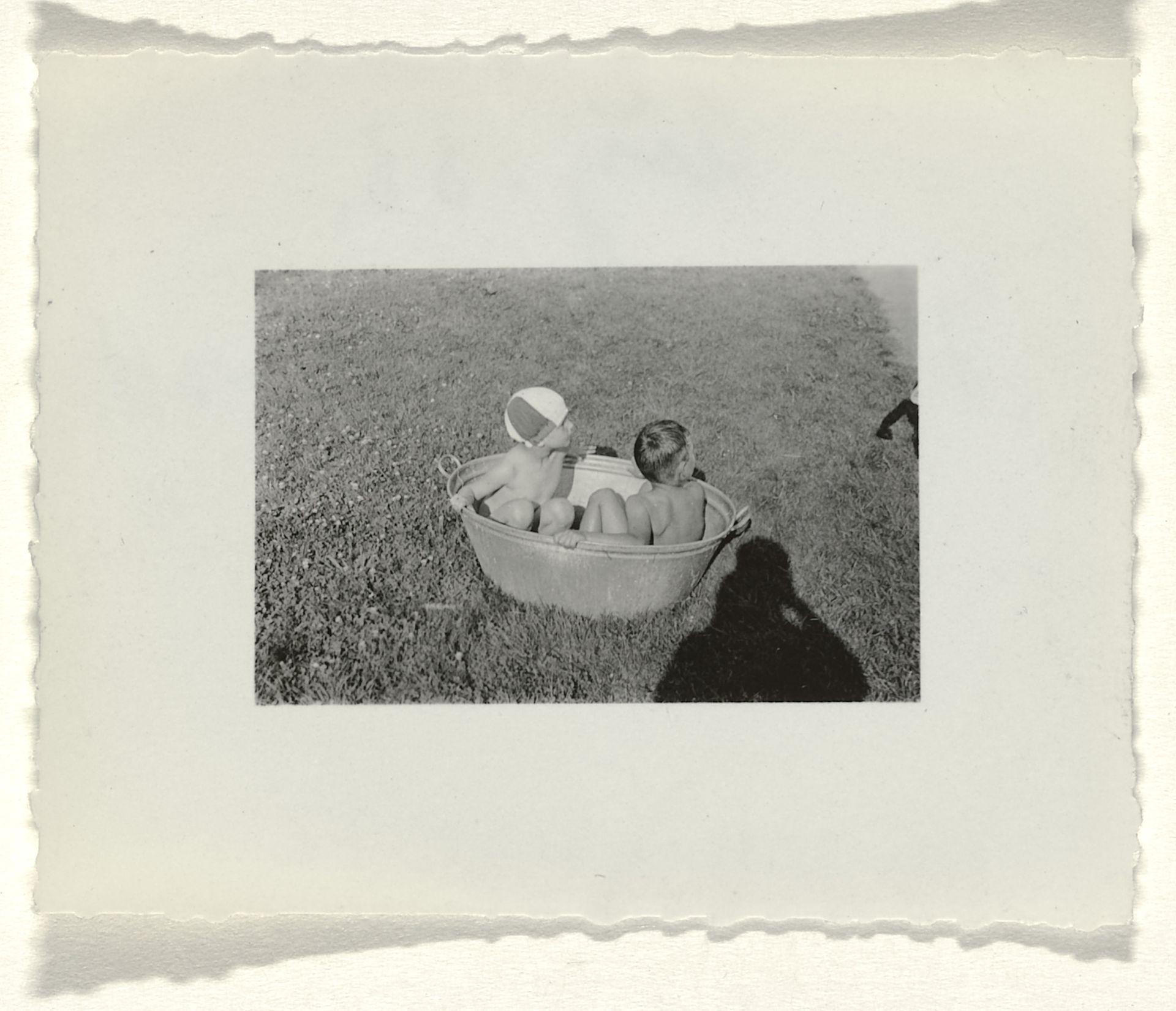 Isabel Wachenheimer en Hans in badtuil in augustus 1933, Hamburg by Anonymous