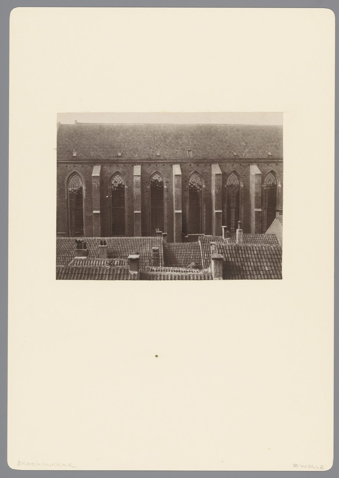 Zuidzijde van de Broerenkerk te Zwolle by anoniem (Monumentenzorg)