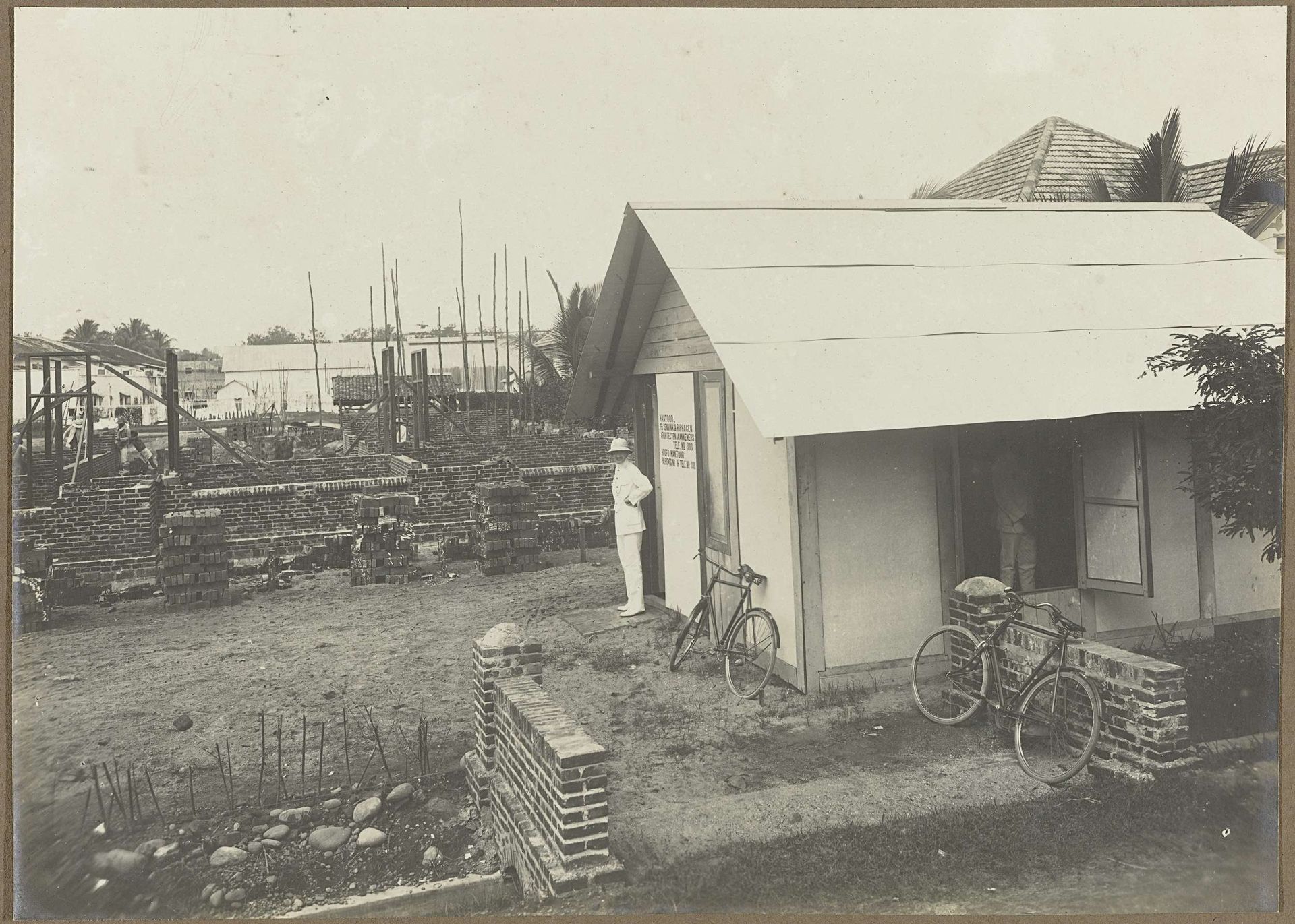 Bouw van het Kinderhuis van het Leger des Heils by Anonymous