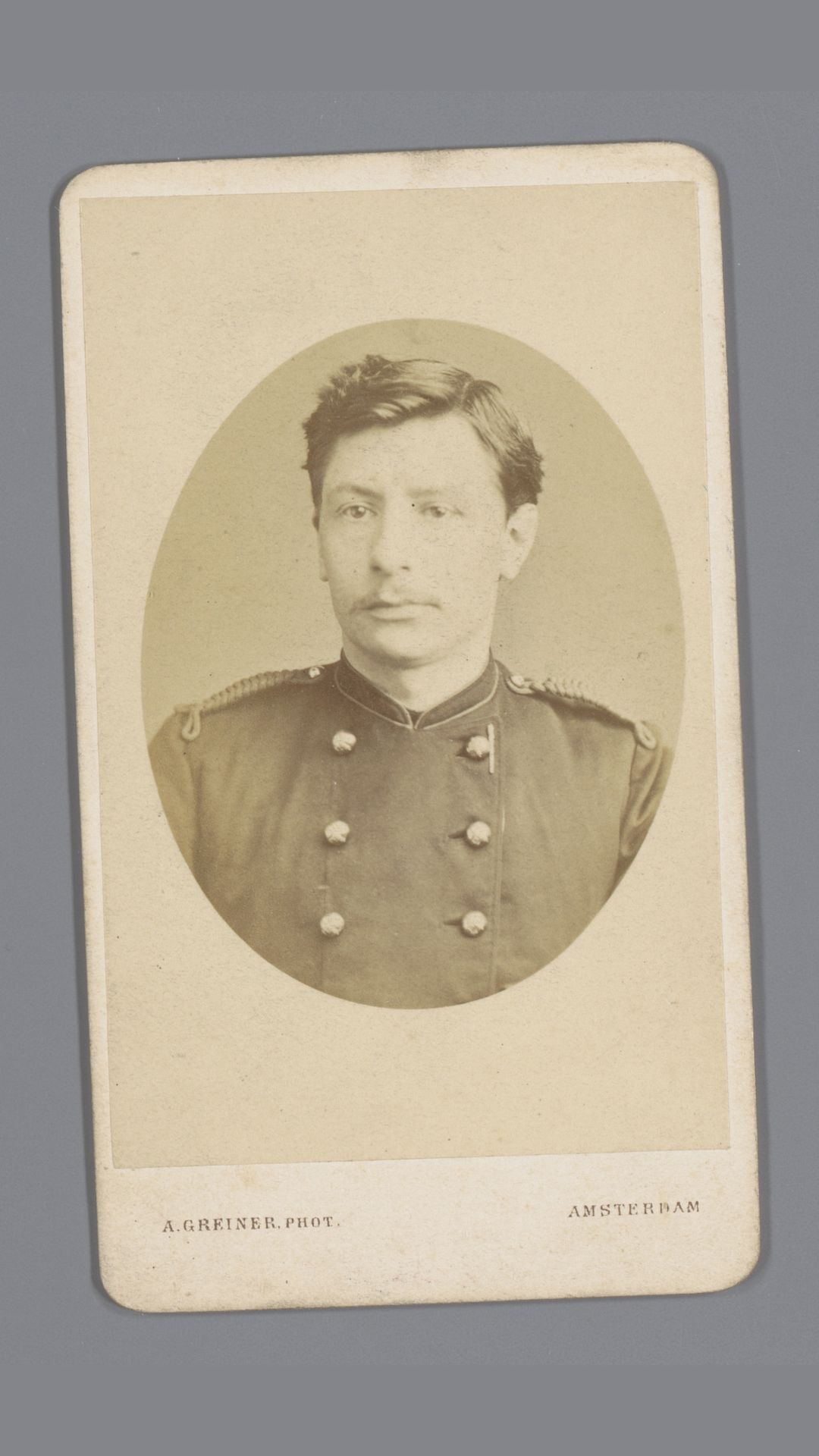 Portret van een onbekende man in uniform by Albert Greiner