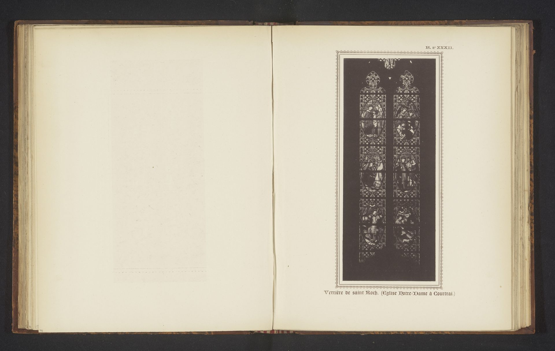 Gebrandschilderd raam in de Onze-Lieve-Vrouwekerk in Kortrijk, België by Joseph Casier