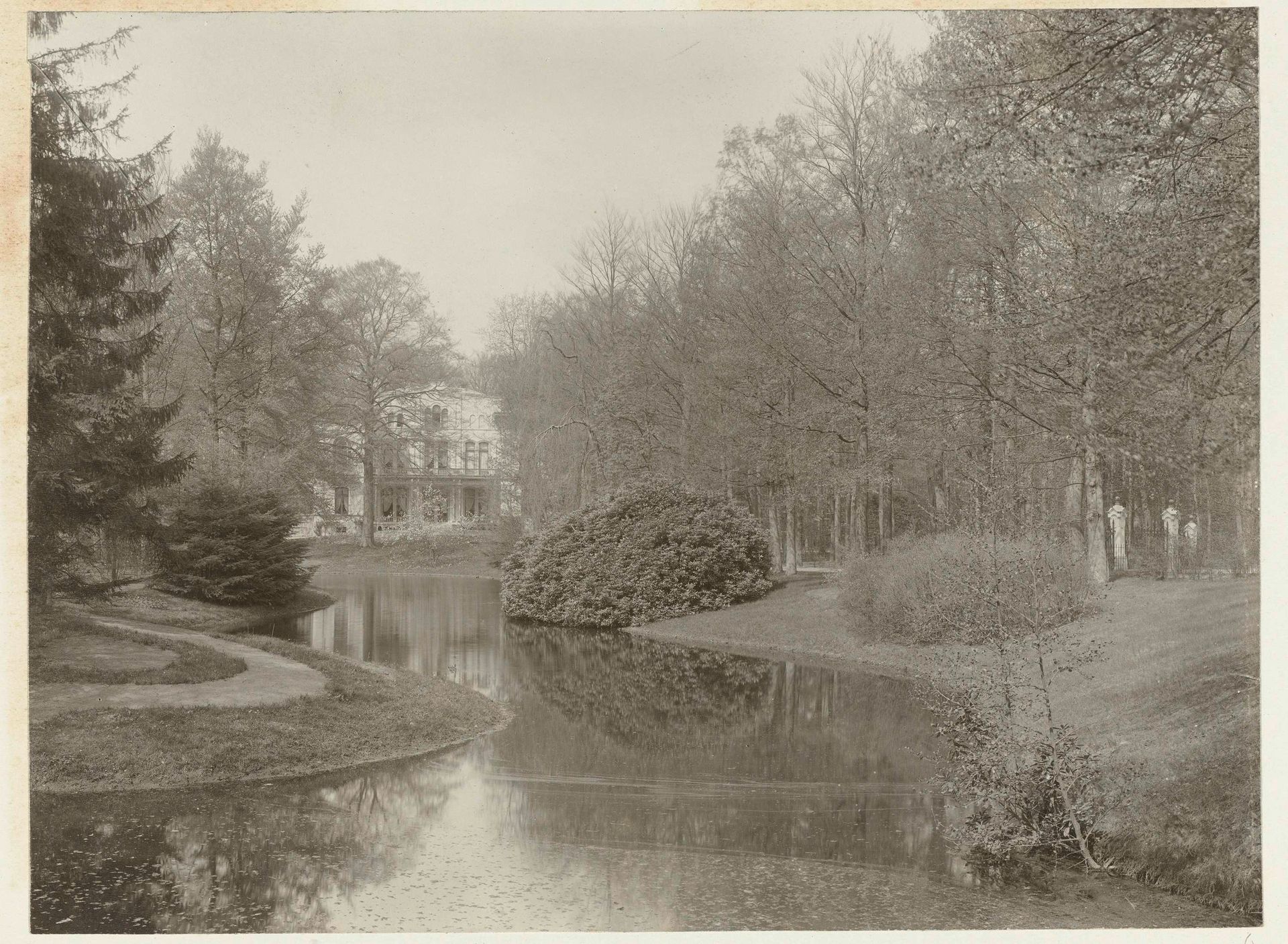 Gezicht op landhuis De Wildbaan,  Driebergen by Henry Pauw van Wieldrecht