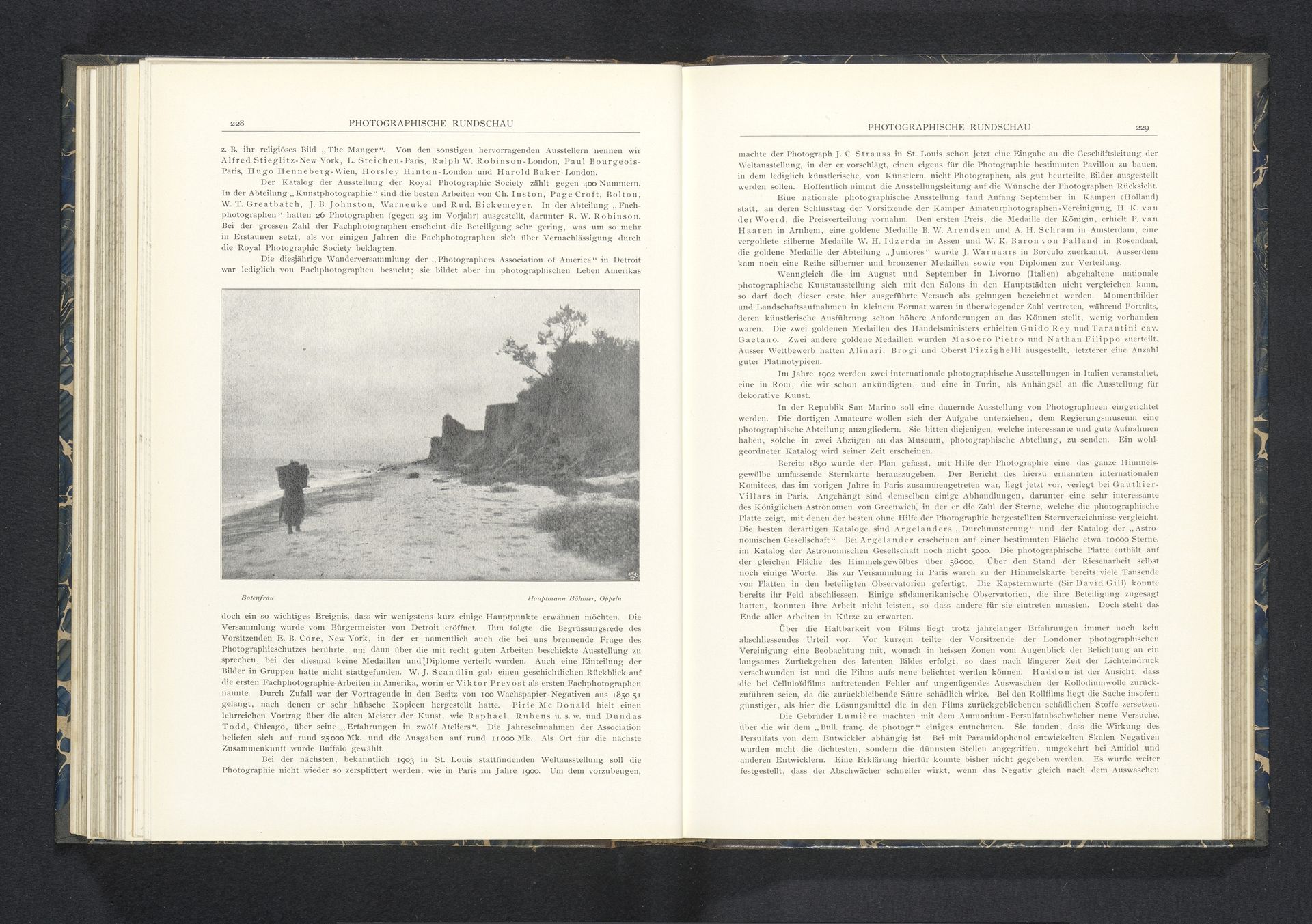 Vrouw op het strand, op de rug gezien by Hauptmann A. Böhmer