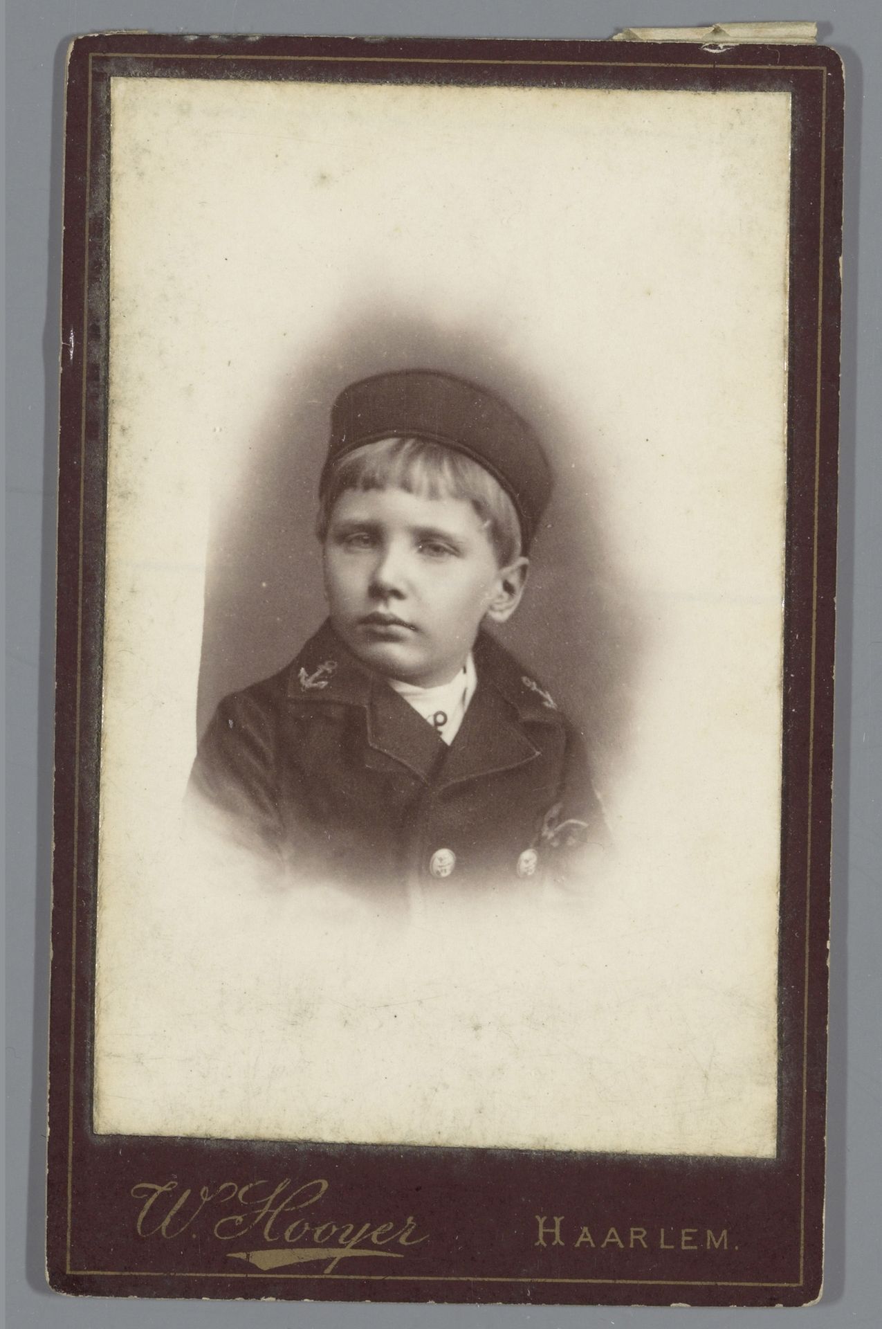 Portret van een onbekende jongen by Willem Hooijer