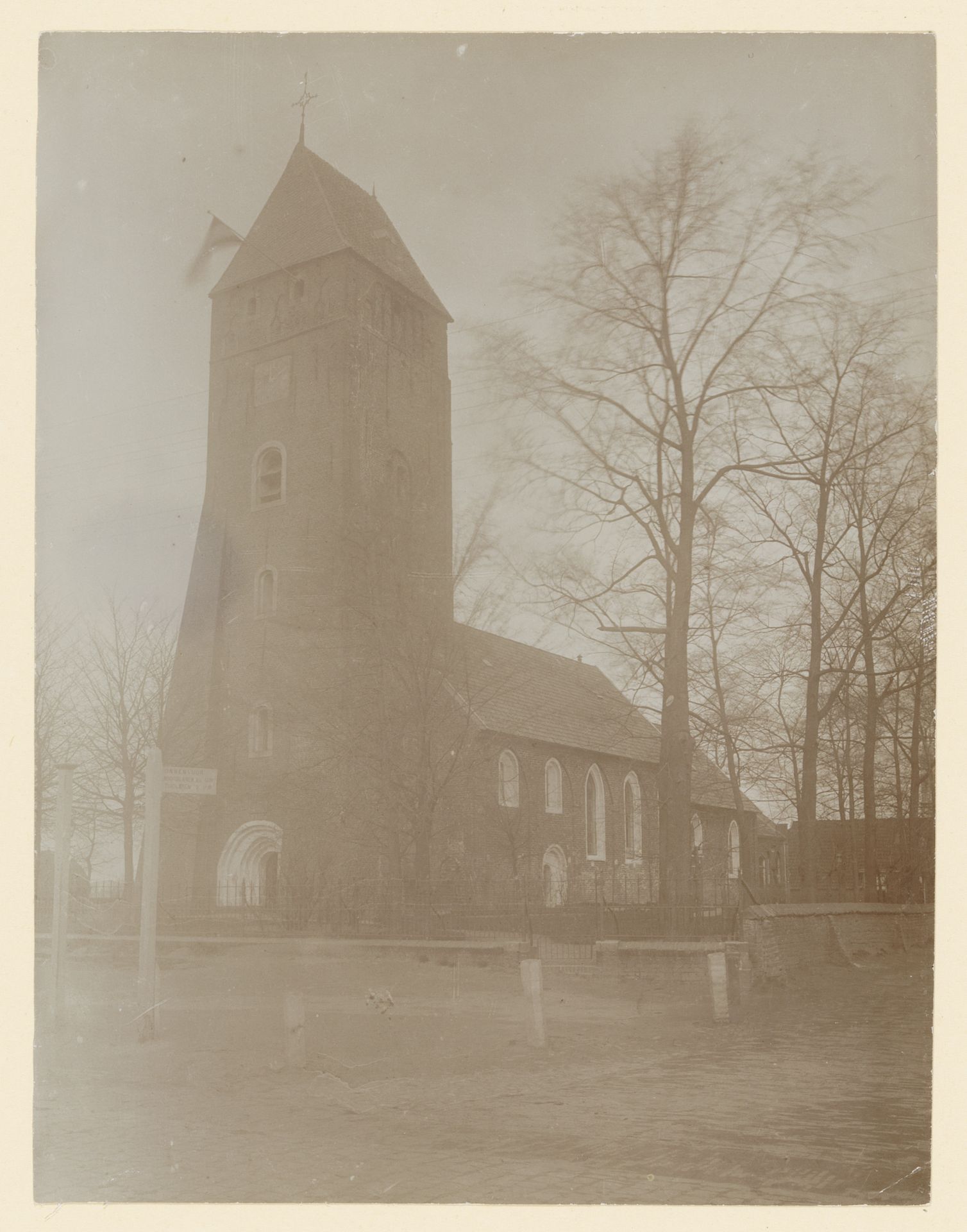 Gezicht op de Hervormde Kerk te Haren by anoniem (Monumentenzorg)