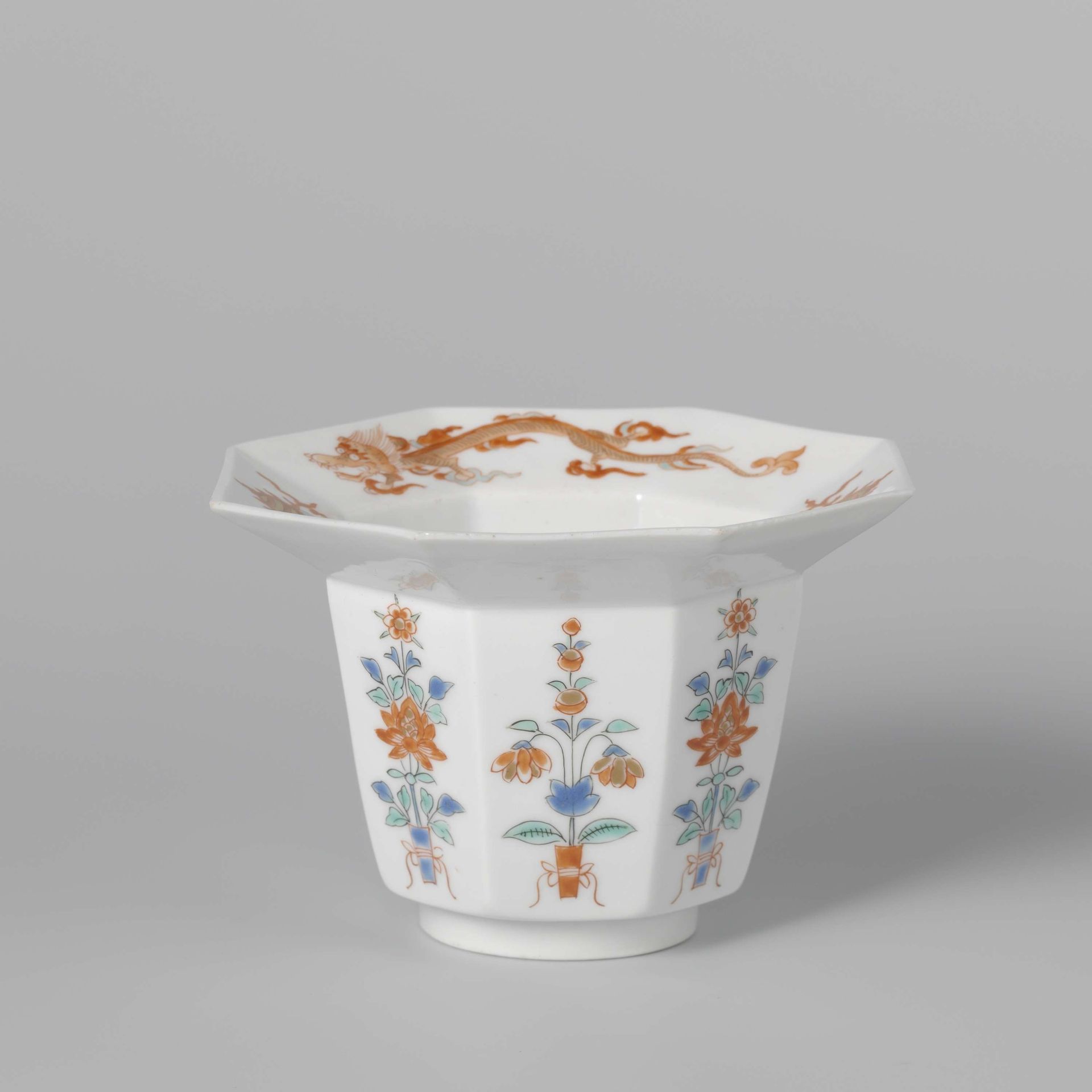 Octagonal bowl with floral motifs, dragons and pearls by Anonymous