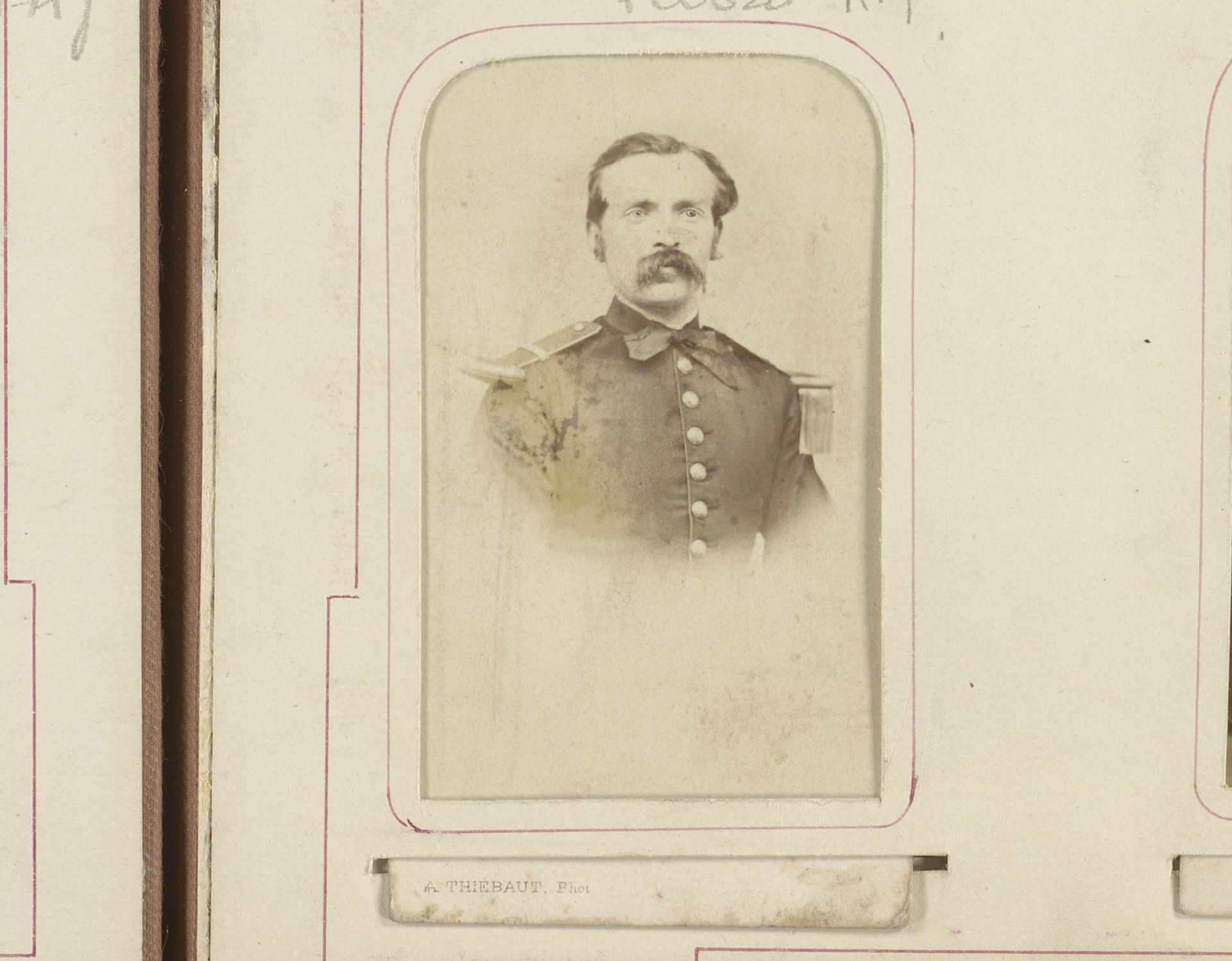 Portret van een onbekende man in militair uniform by A. Thiébaut
