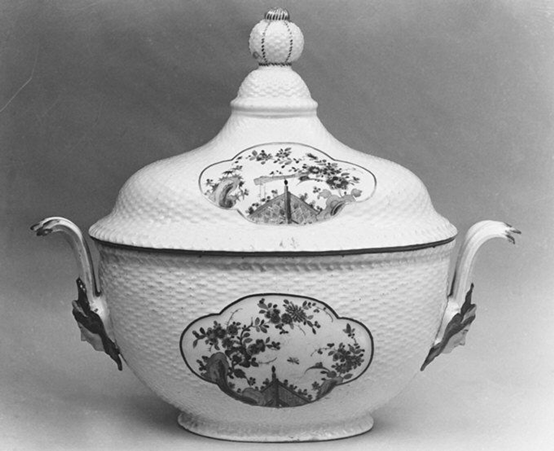Tureen with cover by Meissen Manufactory