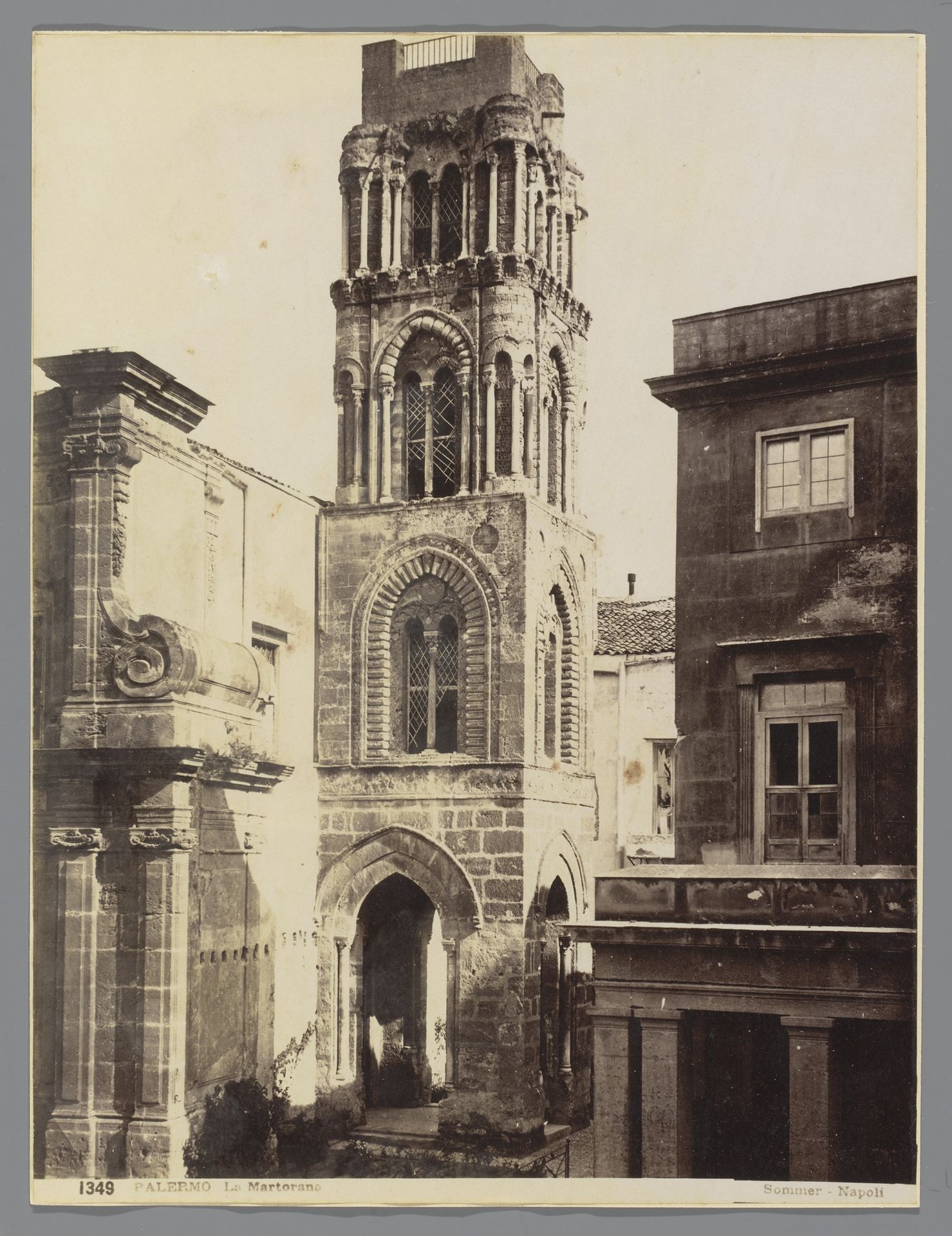 Klokkentoren van de Santa Maria dell'Ammiraglio te Palermo by Giorgio Sommer