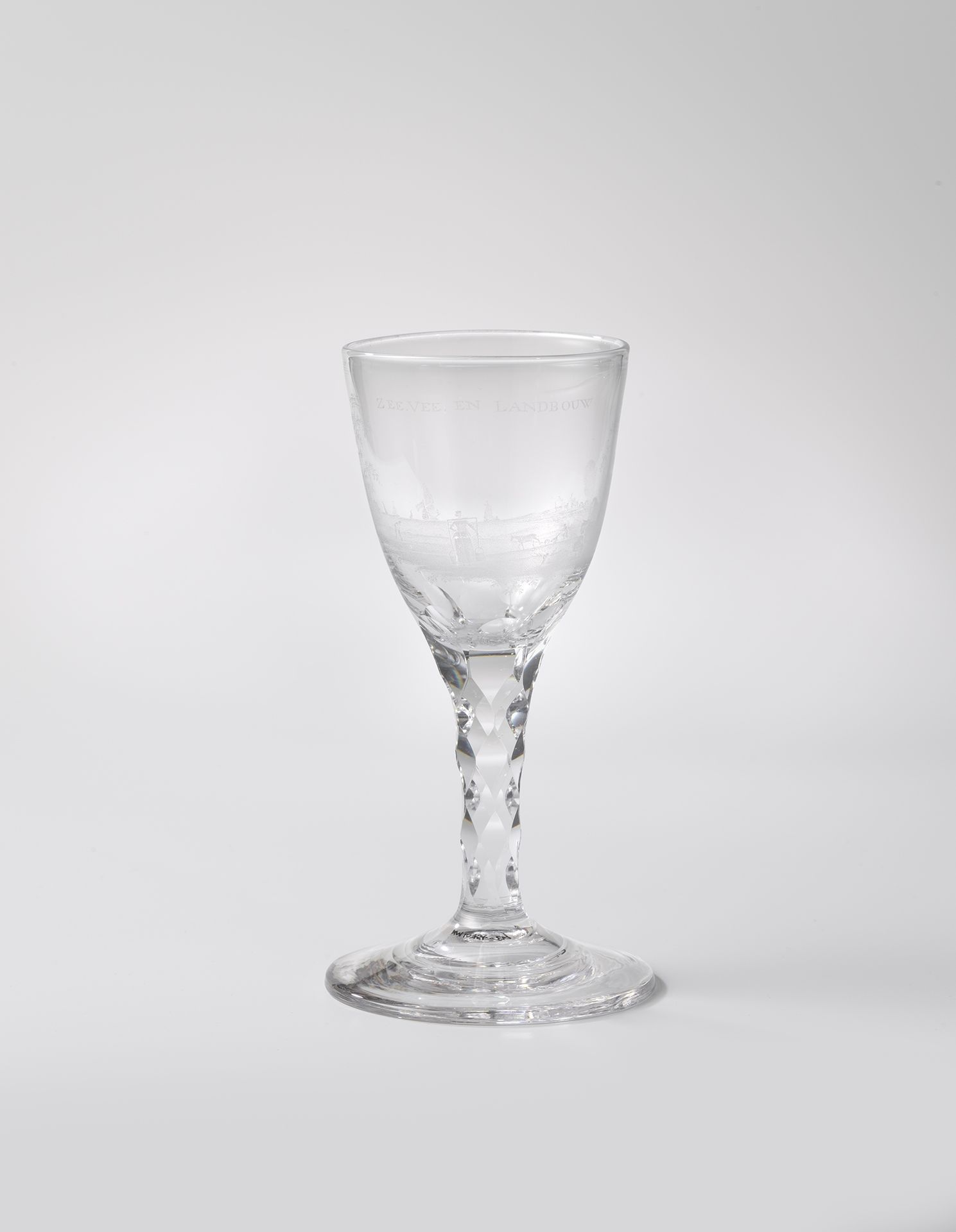 Kelkglas met voorstellingen van de zee, de veeteelt en de landbouw by Anonymous