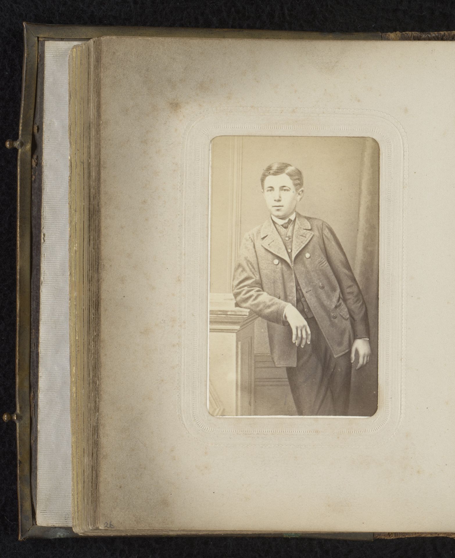Portret van een jongen, leunend op een sokkel by A. Delamare &  A. Raguet