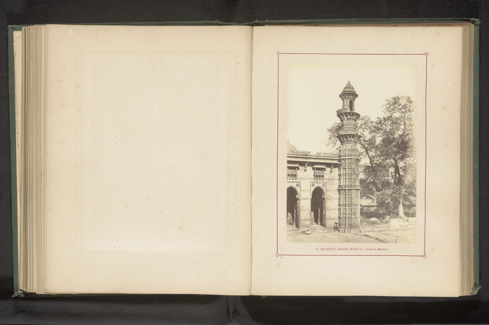 Minaret van de Muhafiz Khan-moskee in Ahmedabad by Thomas Biggs
