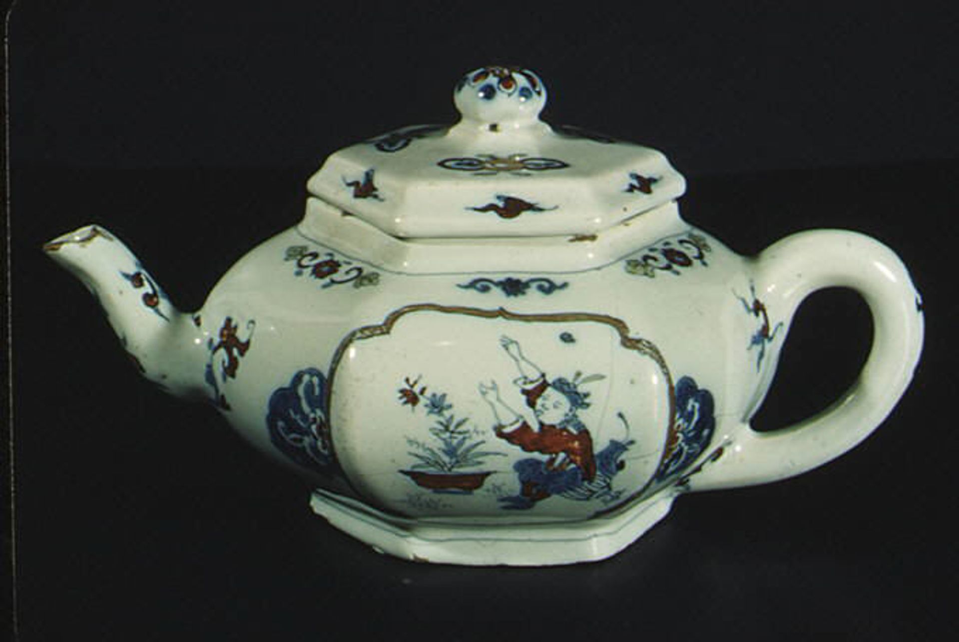 Teapot by Rochus Jacobsz Hoppesteyn