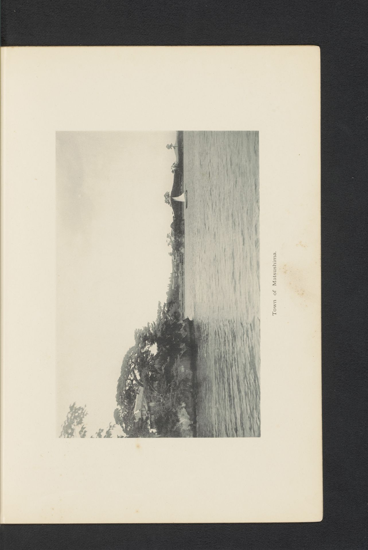 Gezicht op Matsushima by Kazumasa Ogawa