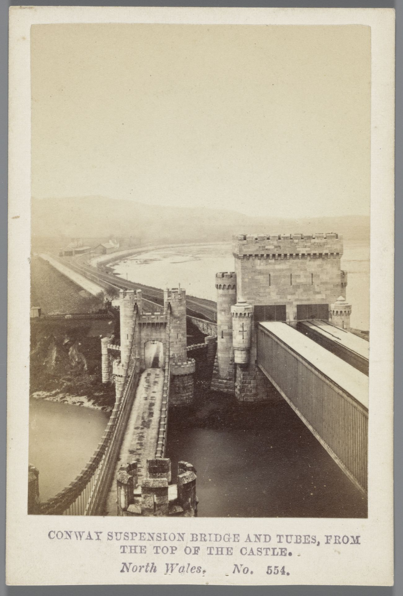 Conway Suspension Bridge, gezien vanaf Conwy Castle by H. Petschler & Co.