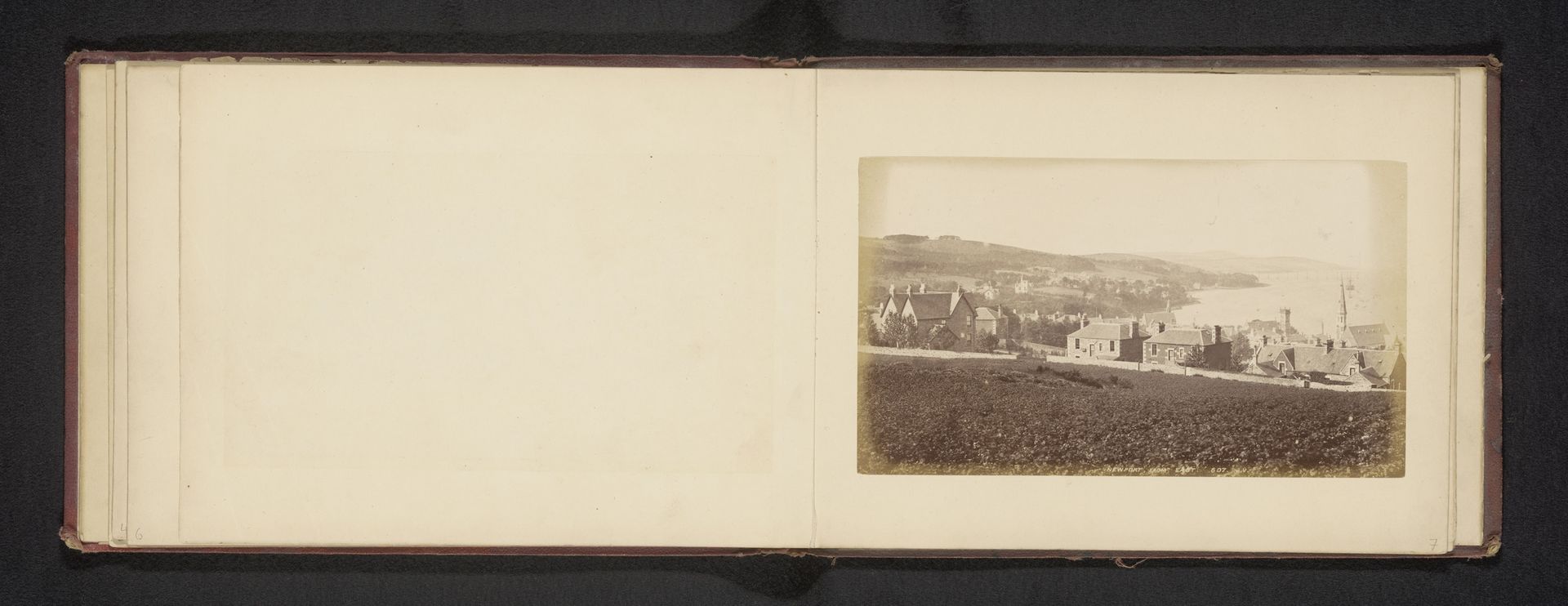 Gezicht op Newport on Tay by James Valentine