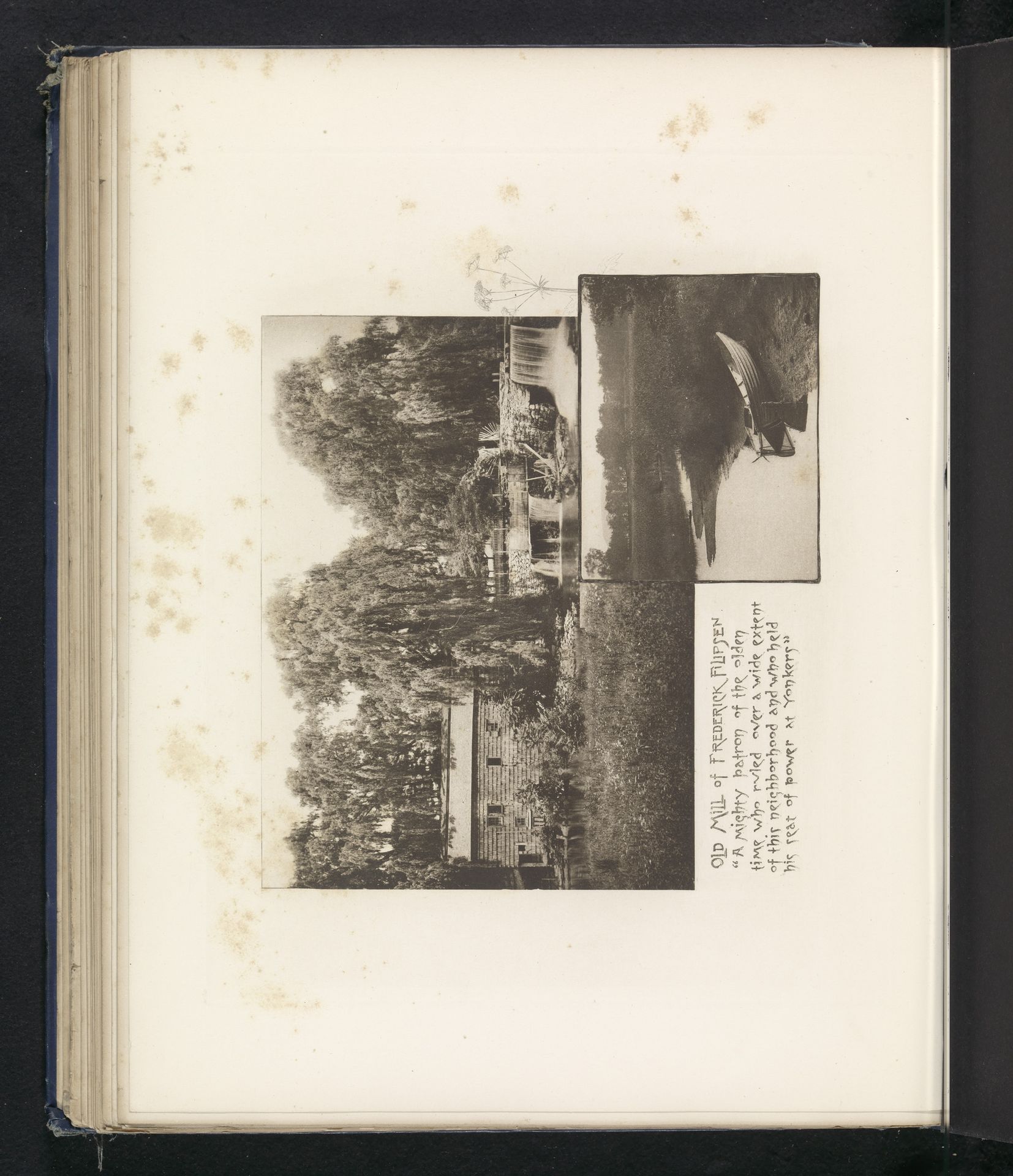 Gezicht op een watermolen te Sleepy Hollow en een boot langs een rivier by J.L. Williams