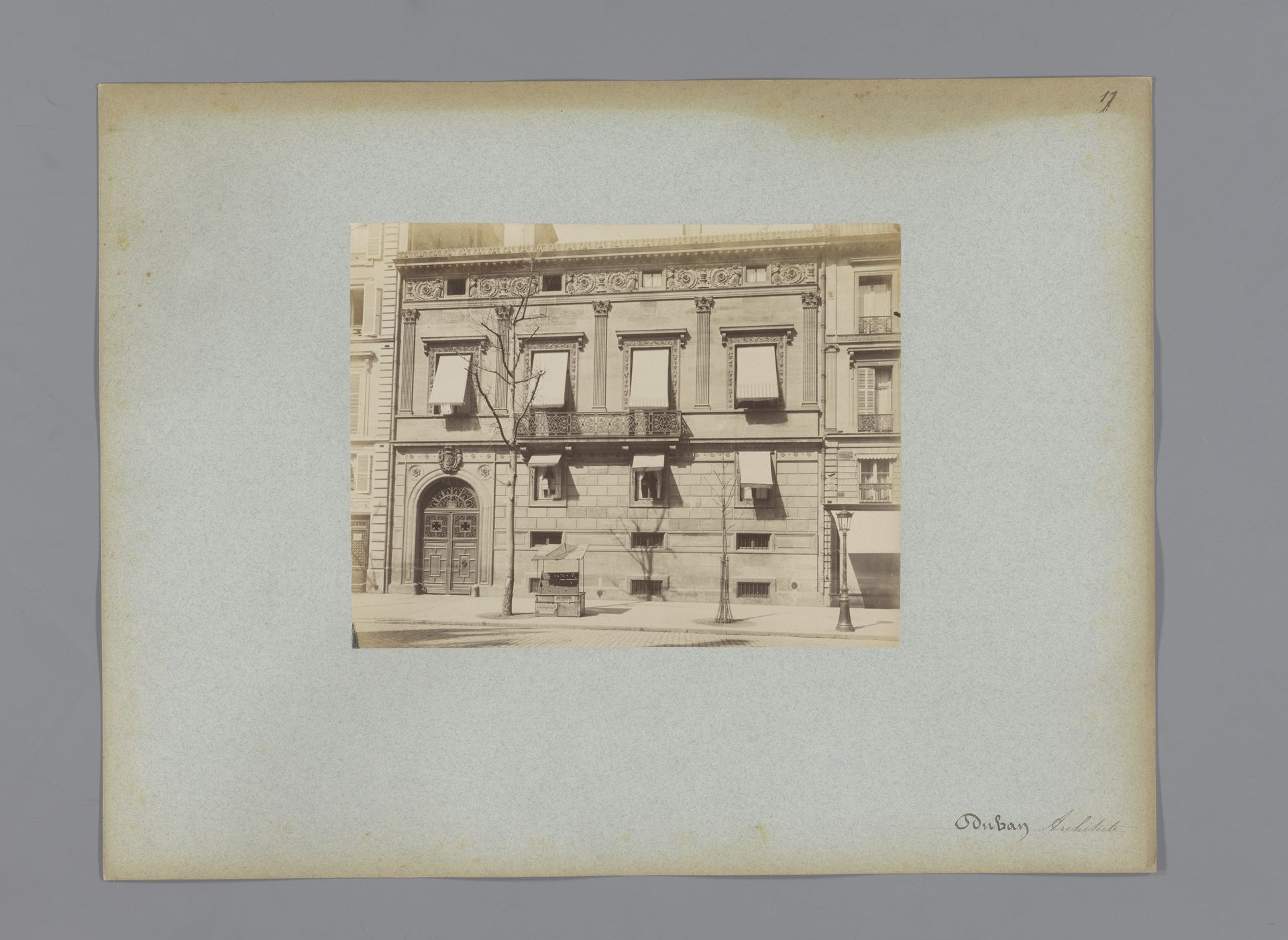 Façade van een gebouw in Parijs, ontworpen door Felix Duban by Lampué et Cie