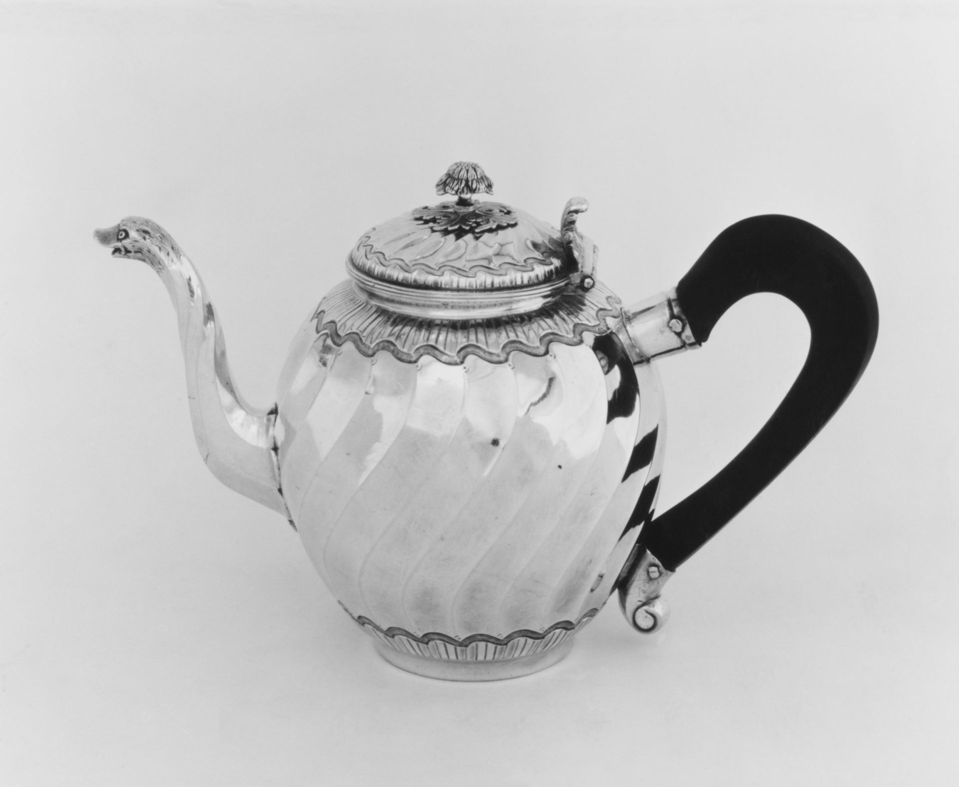 Teapot by Antoine Dutemple