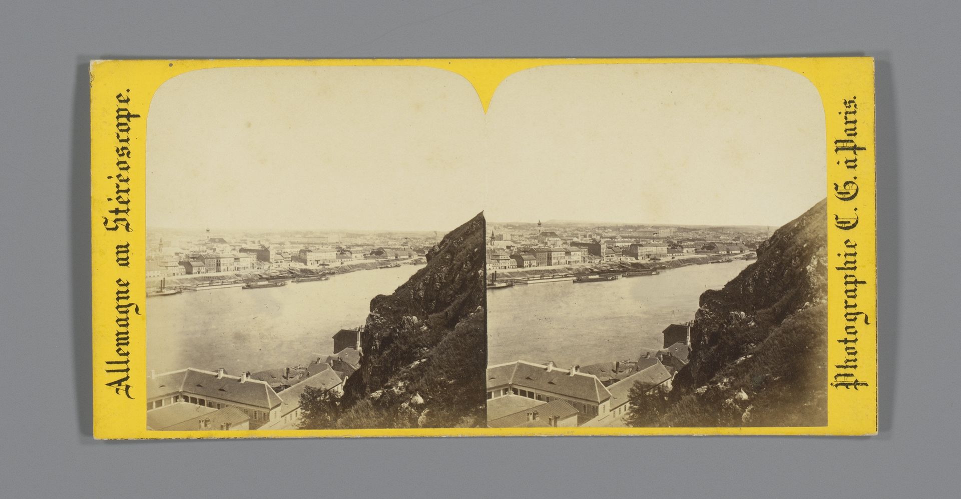 Gezicht op Pest vanuit Boeda in Boedapest by Charles Gaudin