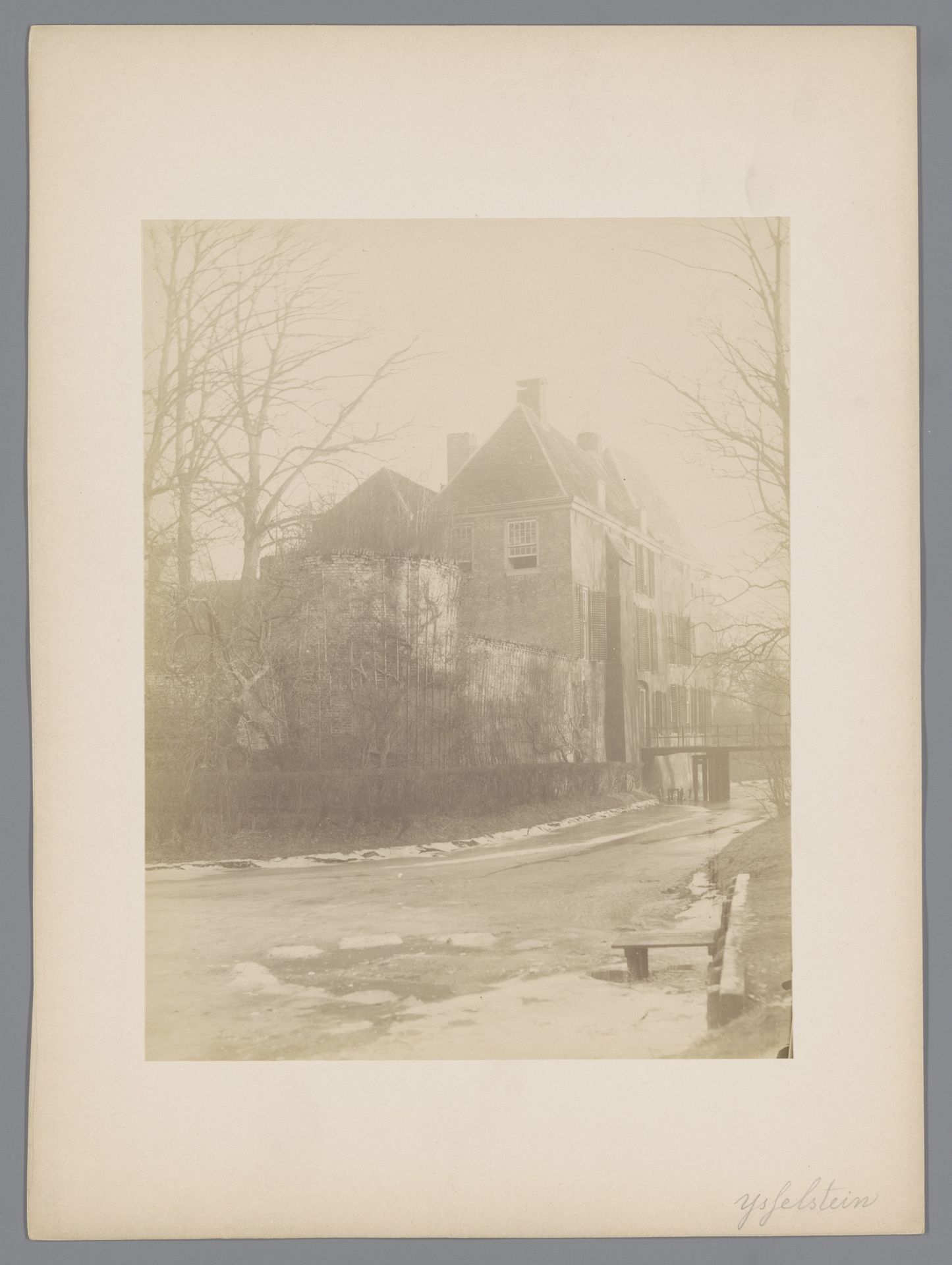 Gezicht op Kasteel IJsselstein by anoniem (Monumentenzorg)