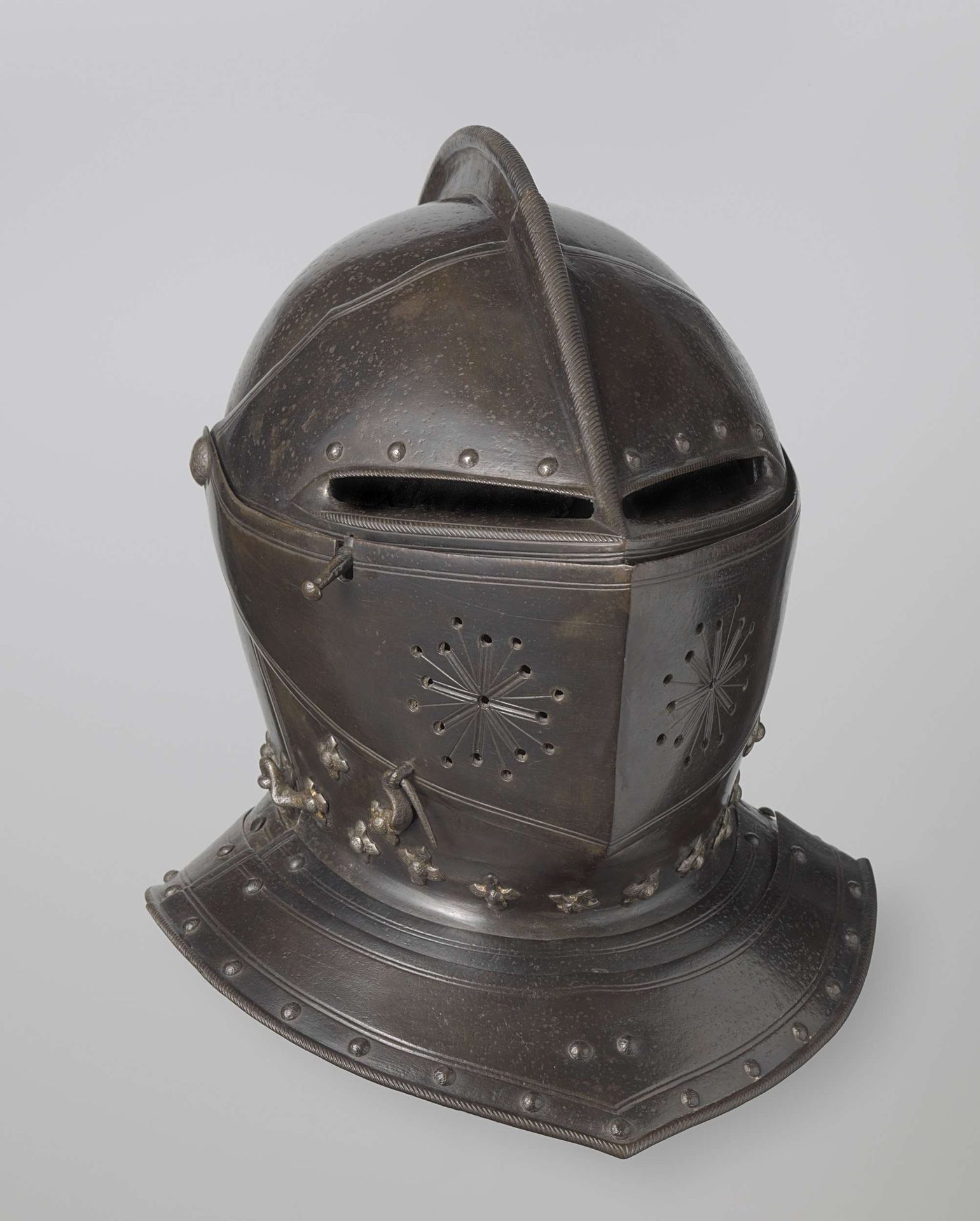 Gesloten vizierhelm van ruiterharnas by Anonymous