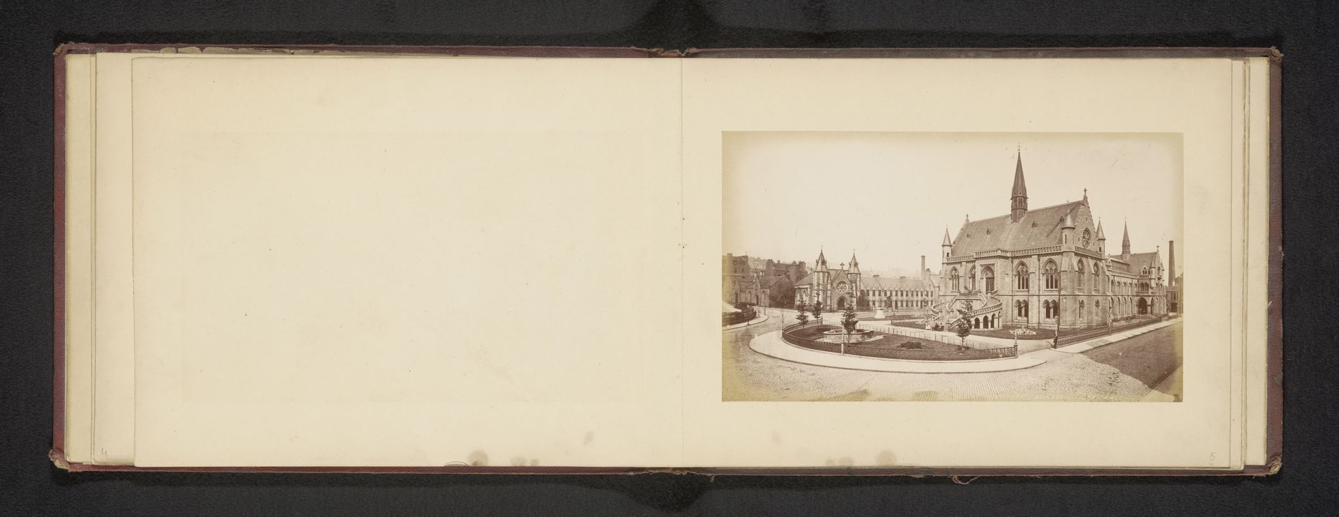 Gezicht op Albert Institute by James Valentine