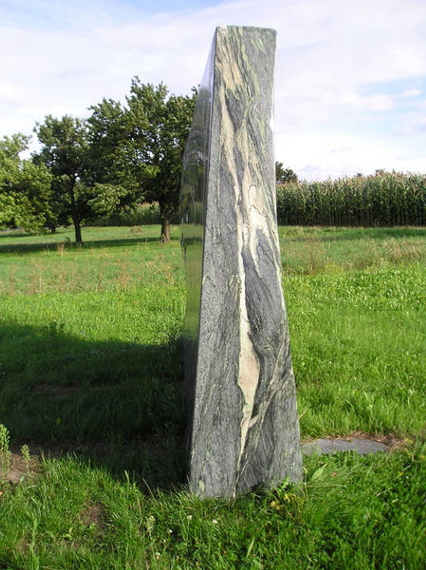 Stein zur Meditation, Engel by Karl Prantl