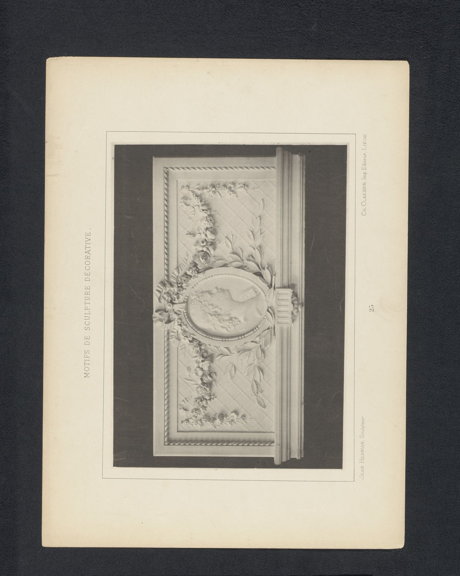 Reliëf met bladeren, bloemen en een gezicht, gebeeldhouwd door Jean Herman by Charles Claesen