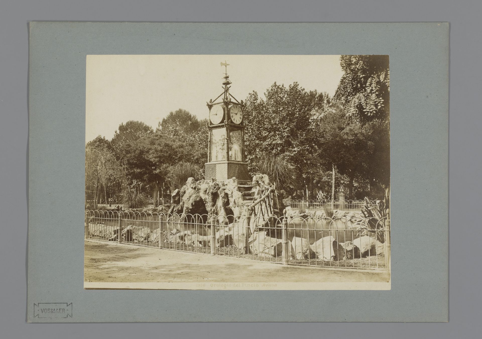 Gezicht op de waterklok in de Villa Borghese te Rome, Italië by Anonymous