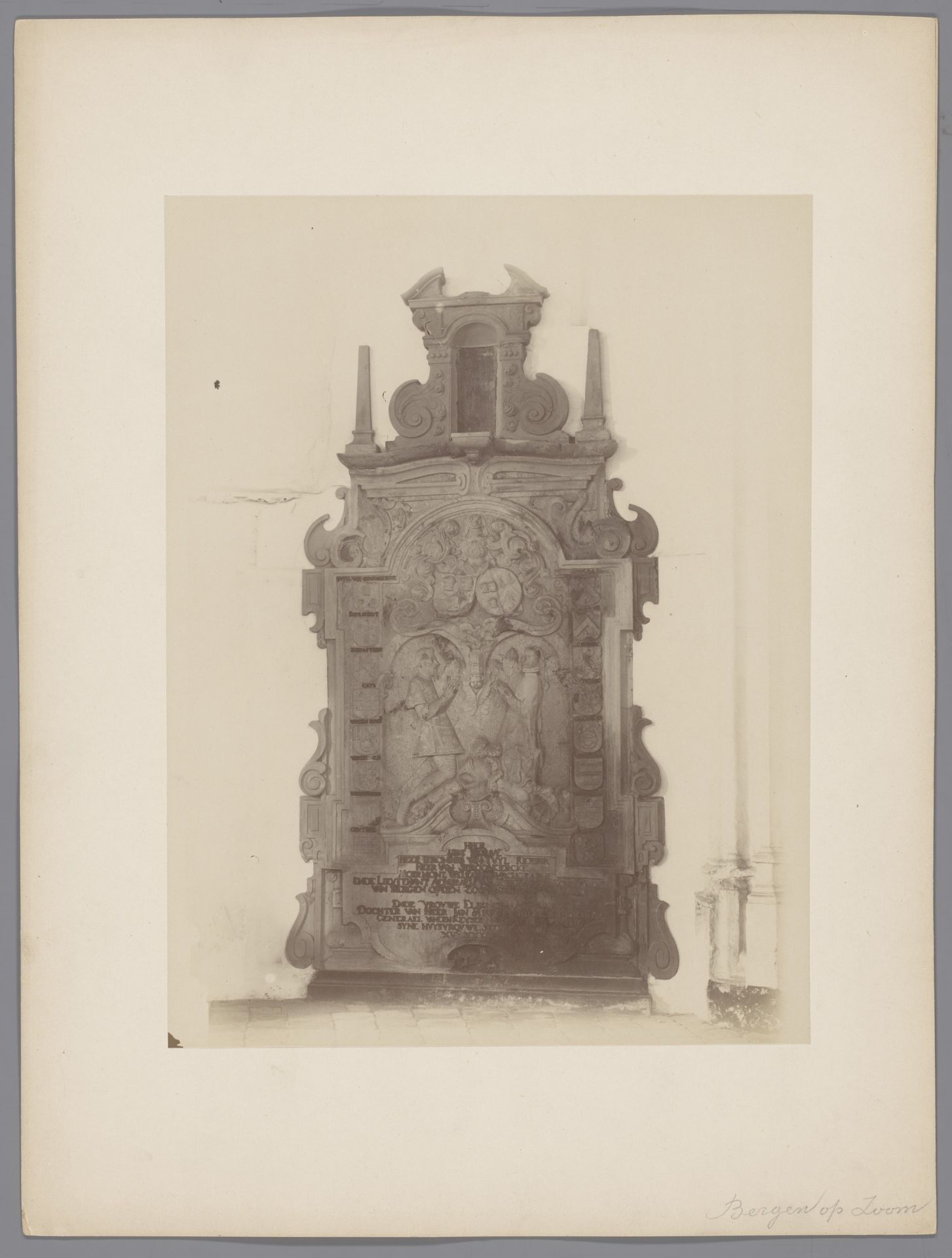 Grafmonument van Hieronymus van Tuyll van Serooskerke en Eleonora Micault in de Sint-Gertrudiskerk te Bergen op Zoom by anoniem (Monumentenzorg)