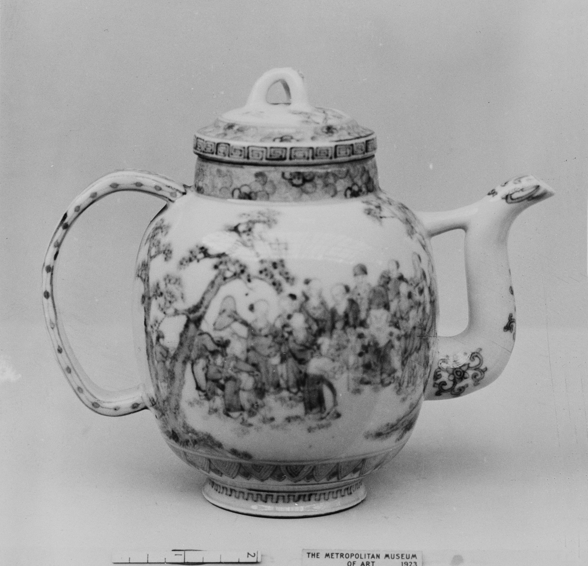 Teapot with cover by Kitei