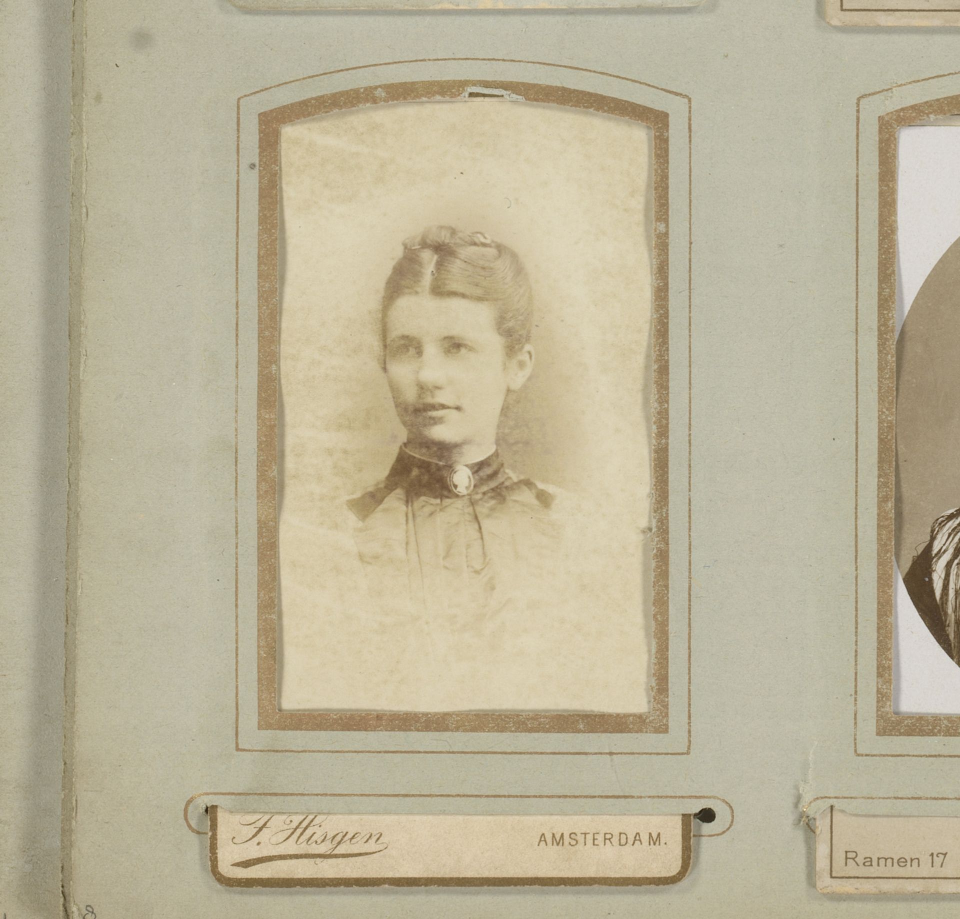 Portret van een jonge vrouw by Friedrich Carel Hisgen