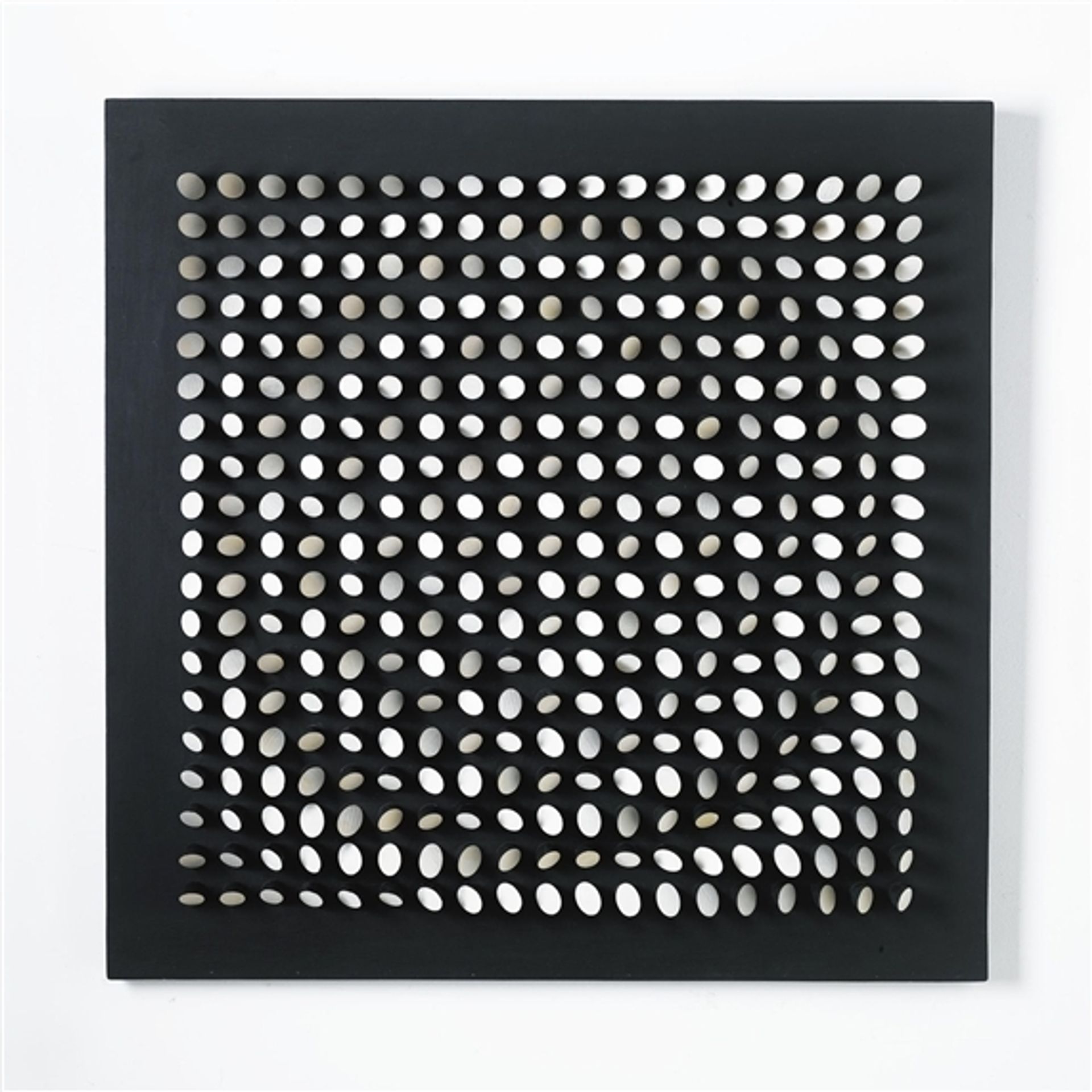 Ordination d'une surface, vitesses progressives de rotation by Julio Le Parc