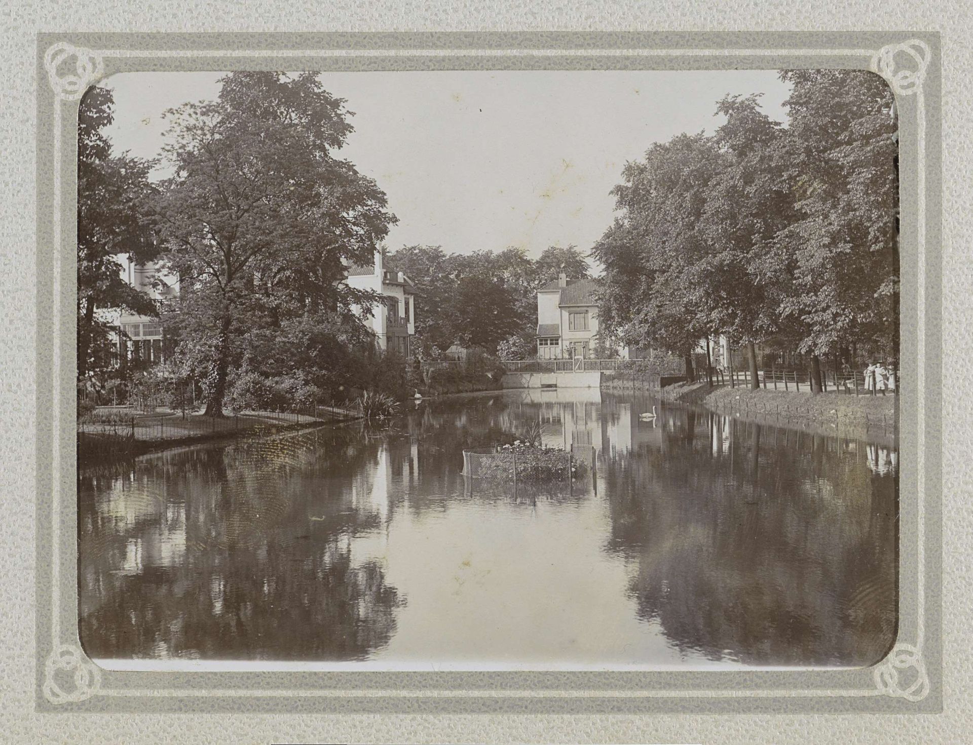 Villa's aan de Vijverlaan in Park Honingen, Rotterdam by Folkert Idzes de Jong