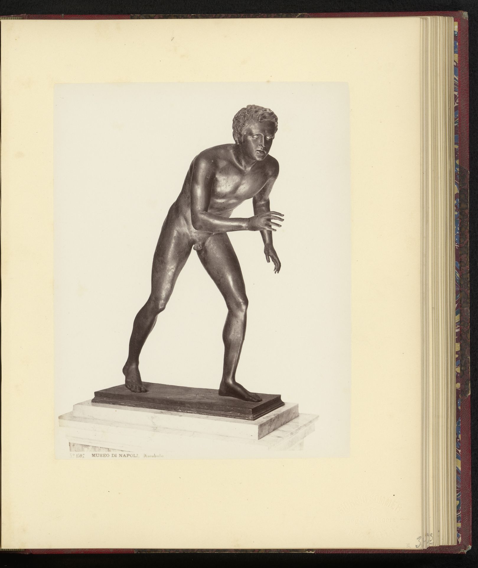 Bronzen sculptuur van een atleet by Giorgio Sommer