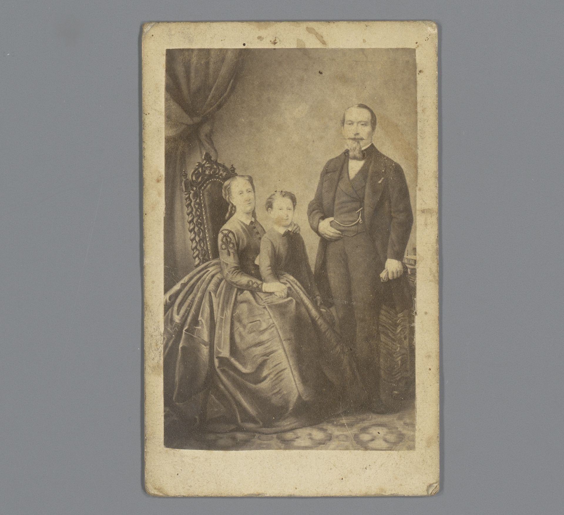 Portret van keizer Napoleon, keizerin Eugenie en hun zoon, als souvenir van de Wereldtentoonstelling van 1867 by Alfred Moitrier