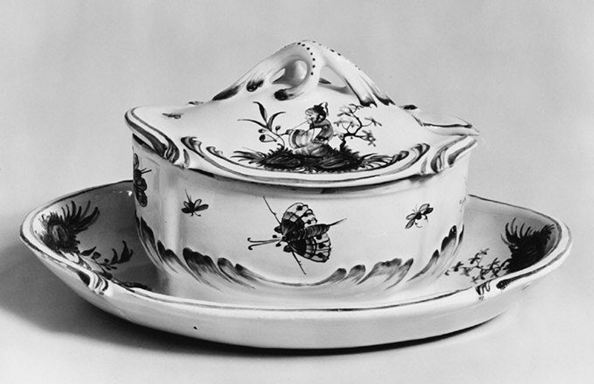Tureen with covered stand by Charles Loyal