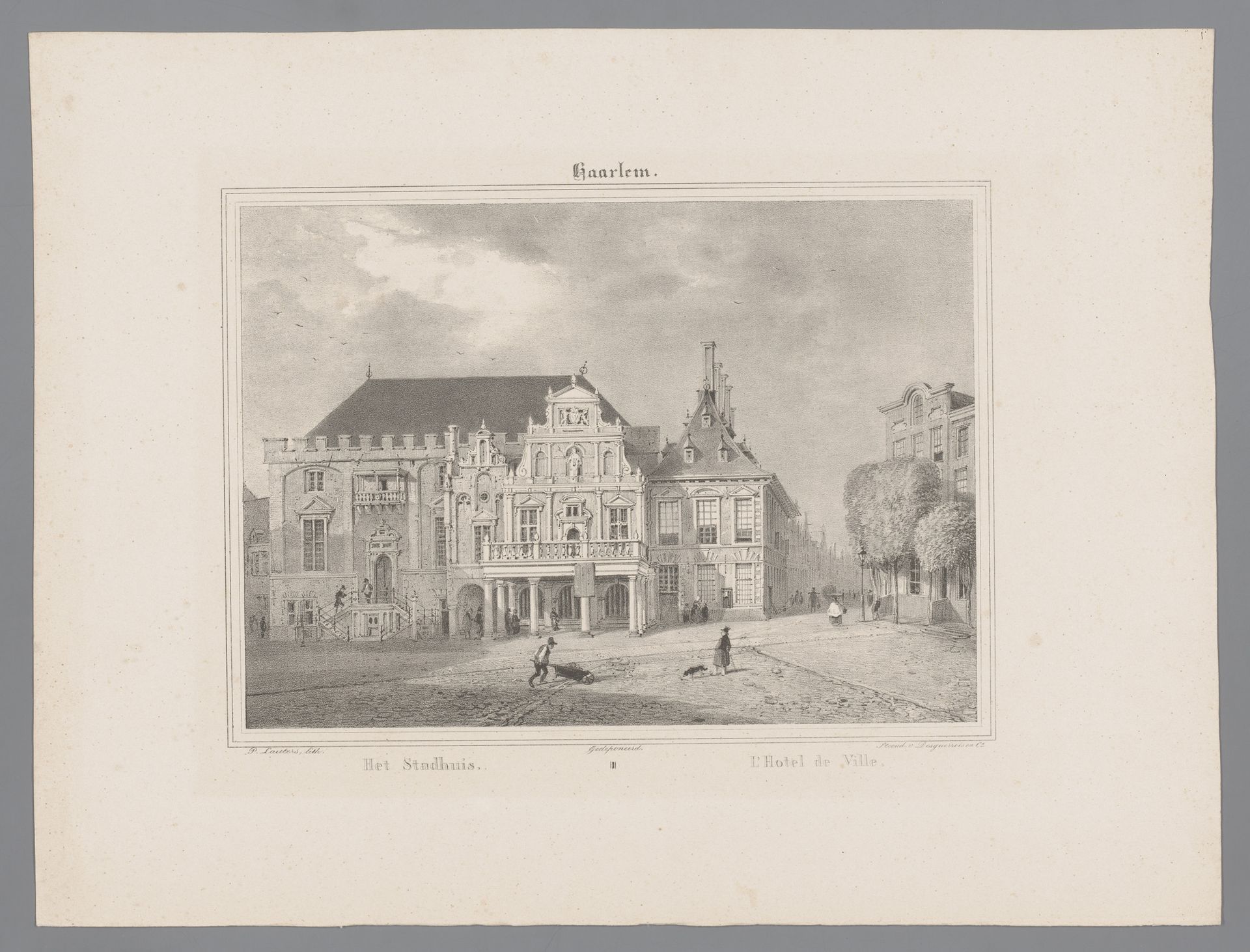 Gezicht op het stadhuis van Haarlem by Paulus Lauters