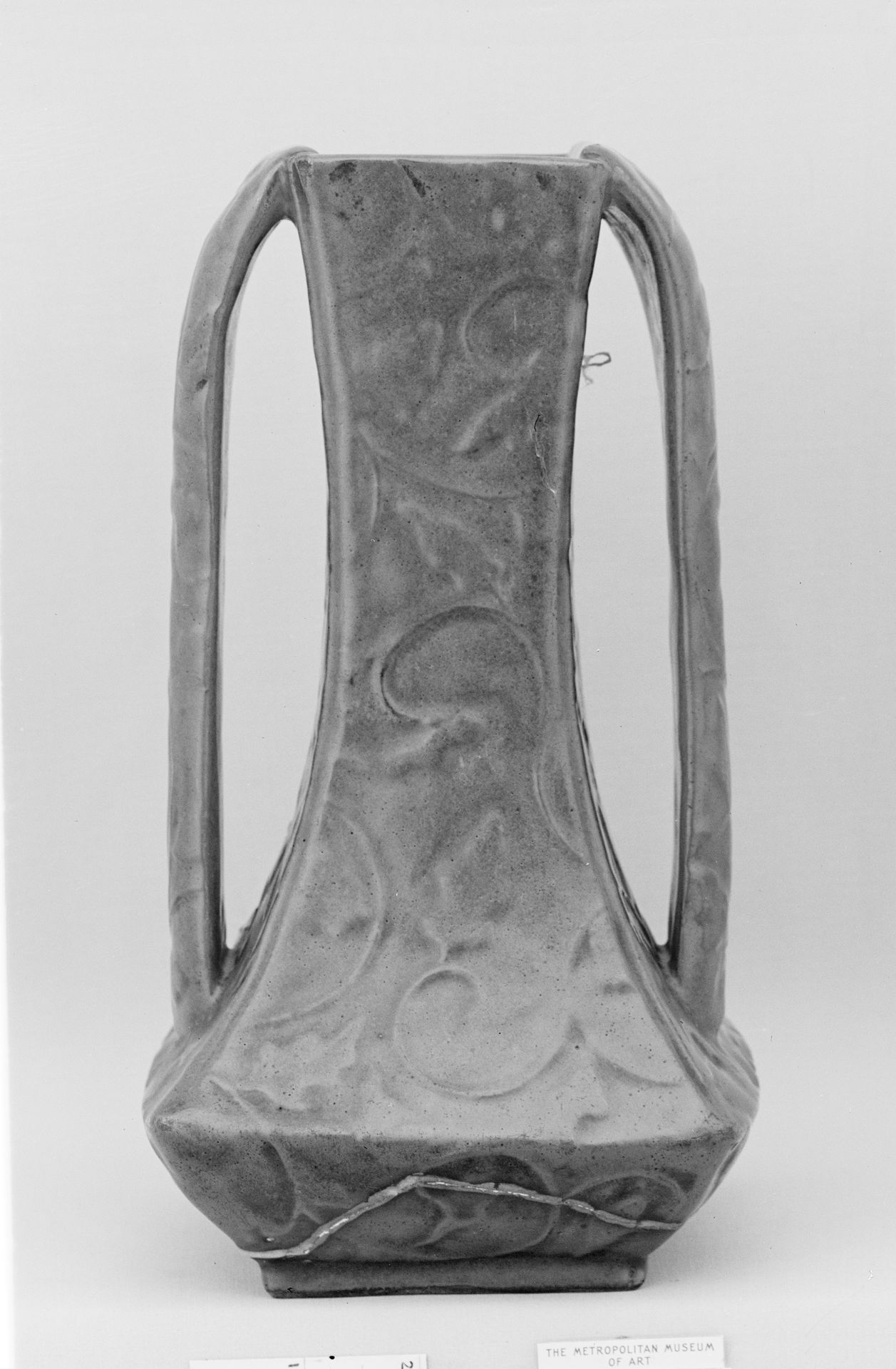 Vase by Hozan