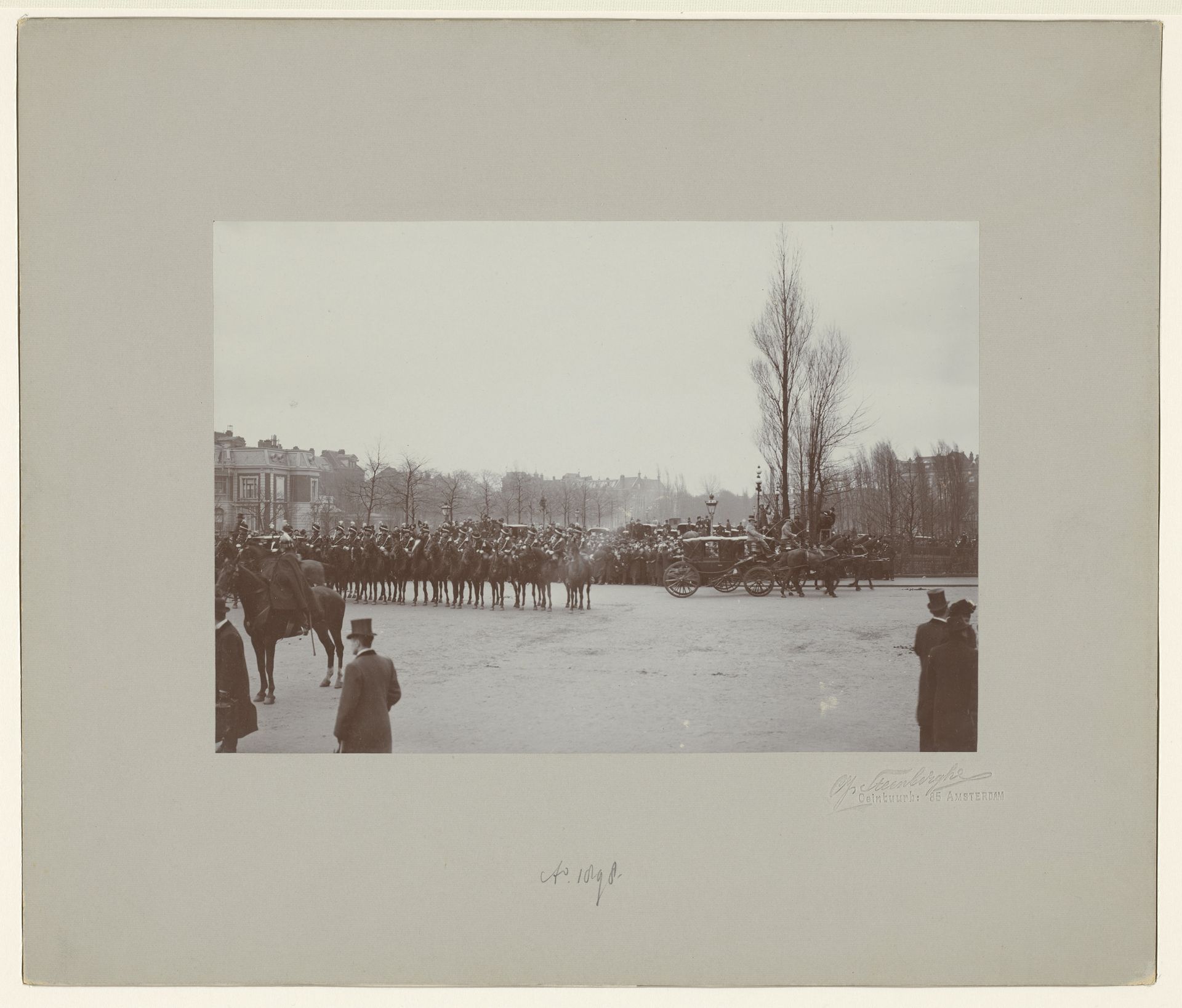 Inhuldiging van koningin Wilhelmina, voor het Rijksmuseum by Albert Greiner