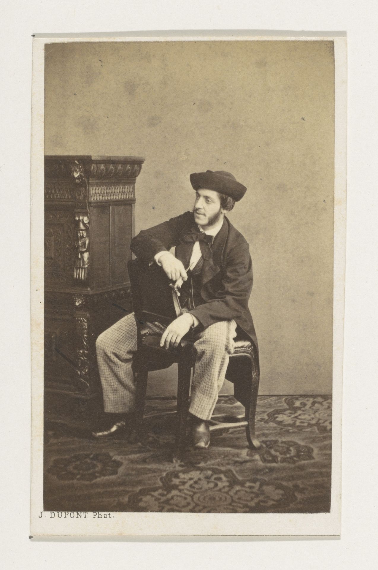 Portret van de architect Claes, ten voeten uit by Joseph Dupont