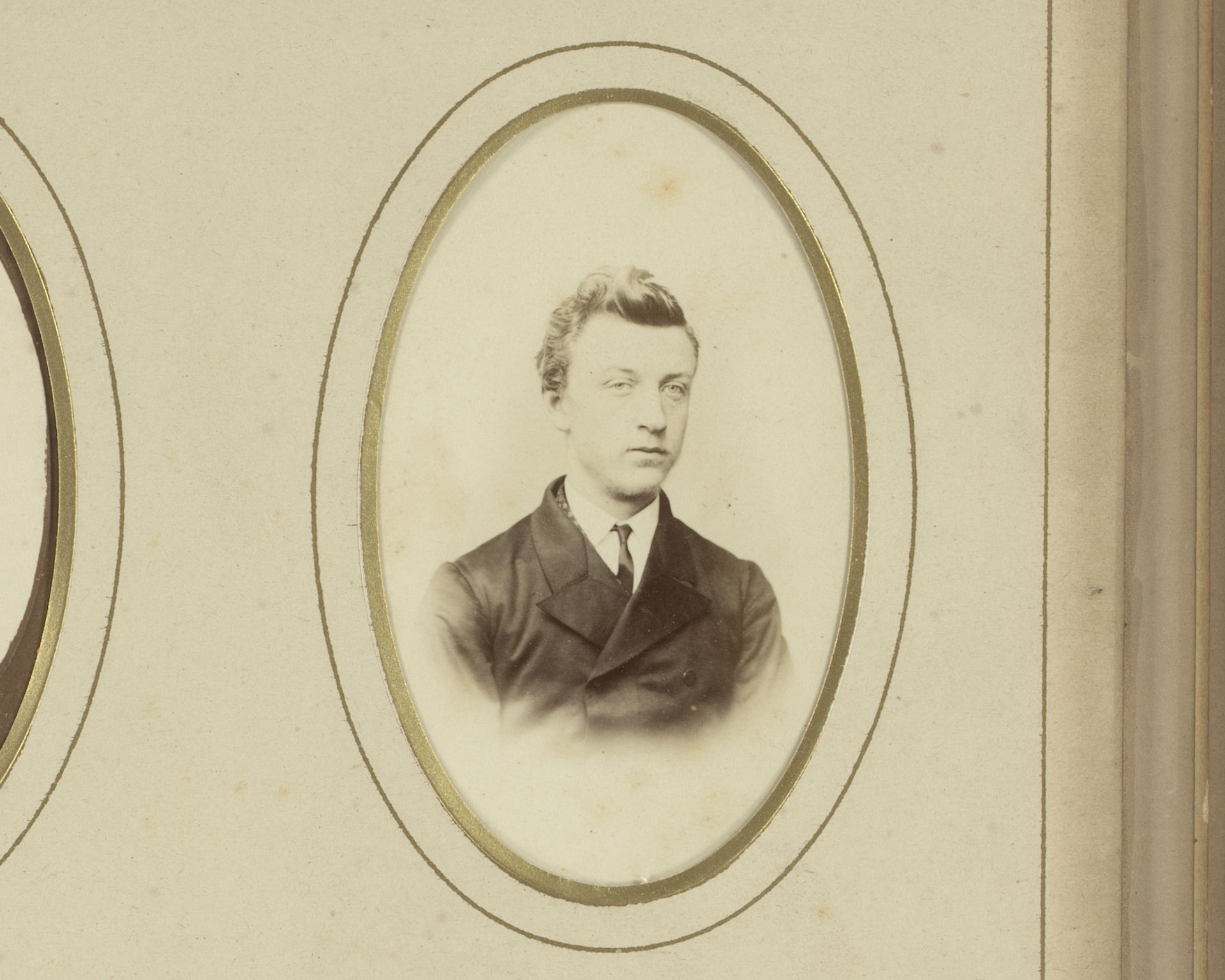 Portret van een jongeman by Royal Exchange Portrait Company