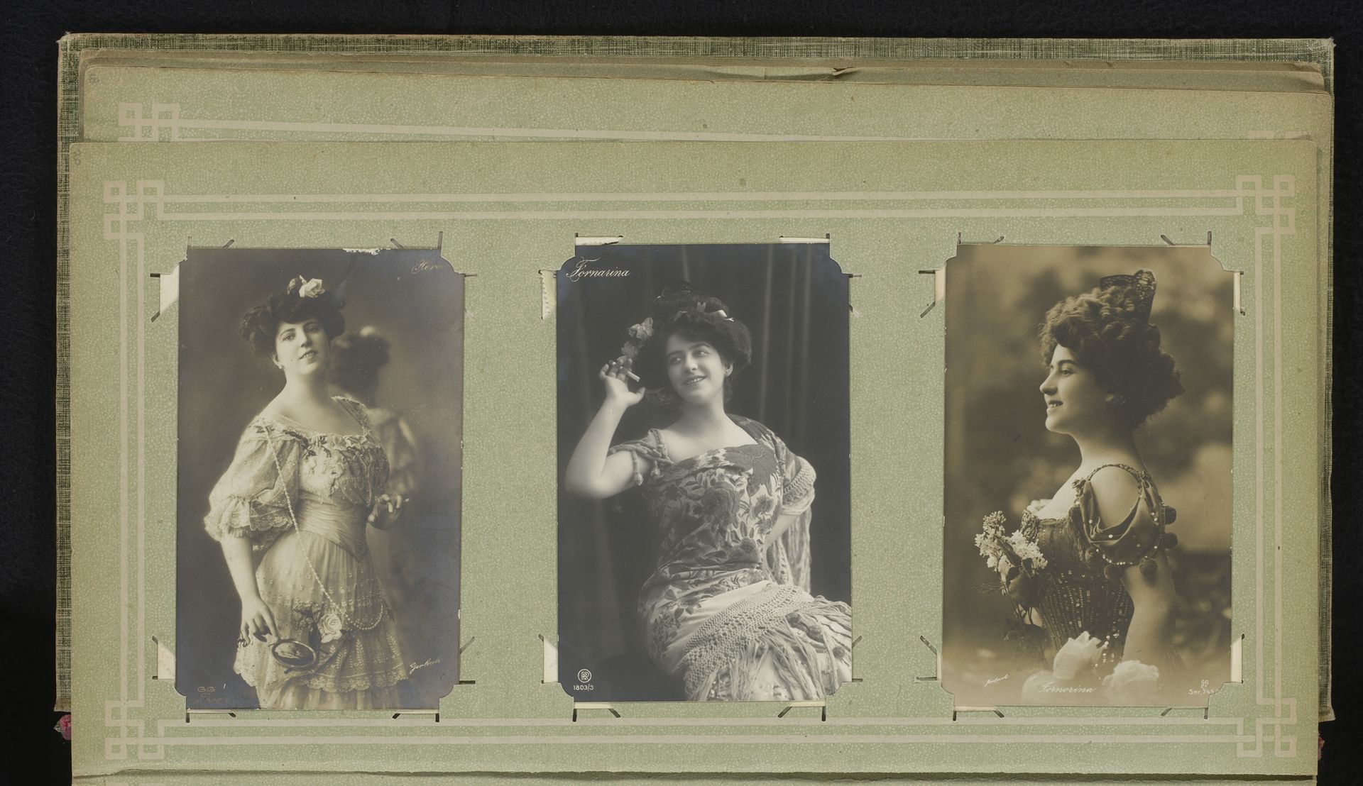Drie portretten van actrices by Georg Gerlach & Co.