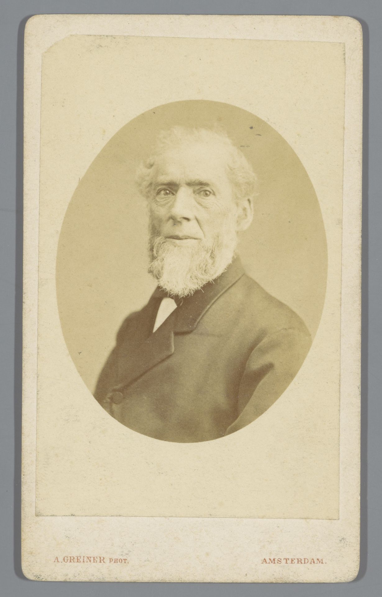 Portret van een onbekende man met baard, aangeduid als de heer Verheij by Albert Greiner