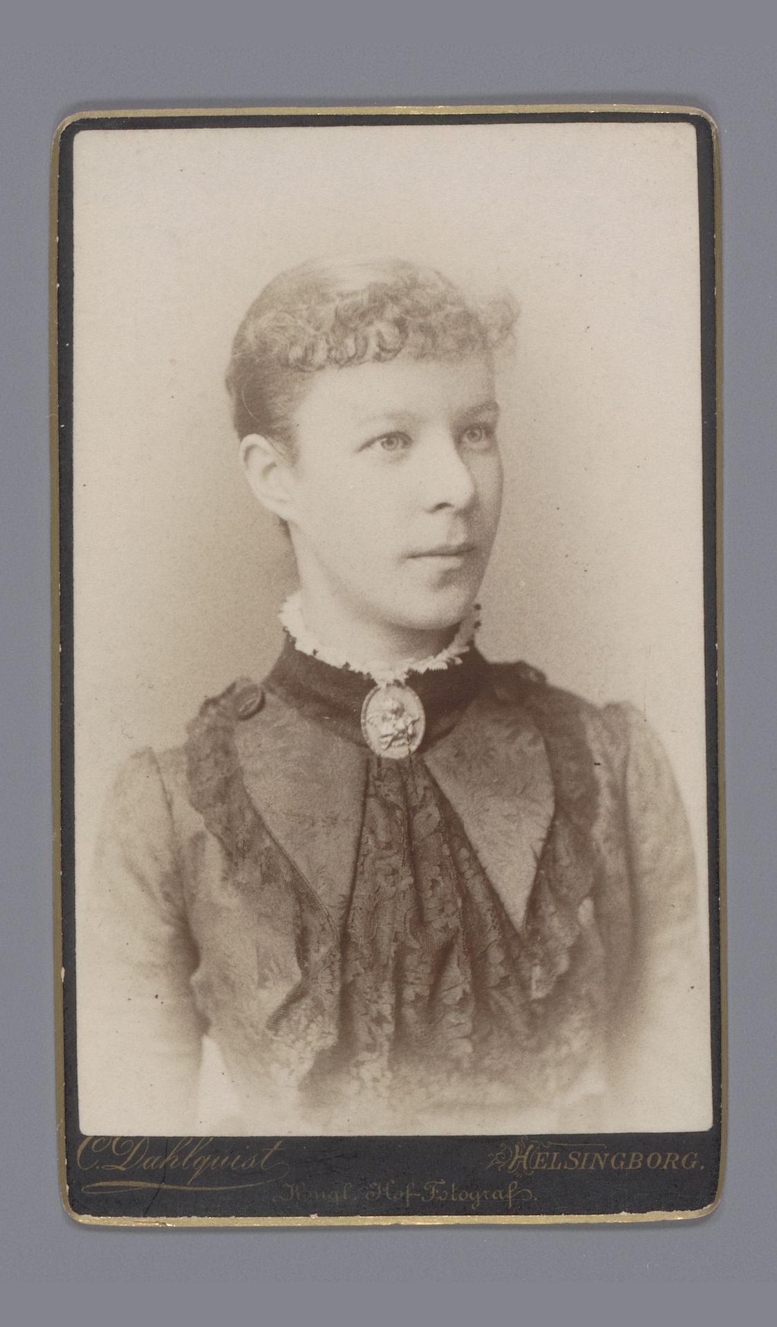 Portret van een onbekende vrouw, aangeduid als Therese Ohroald by Carl Johan Dahlquist